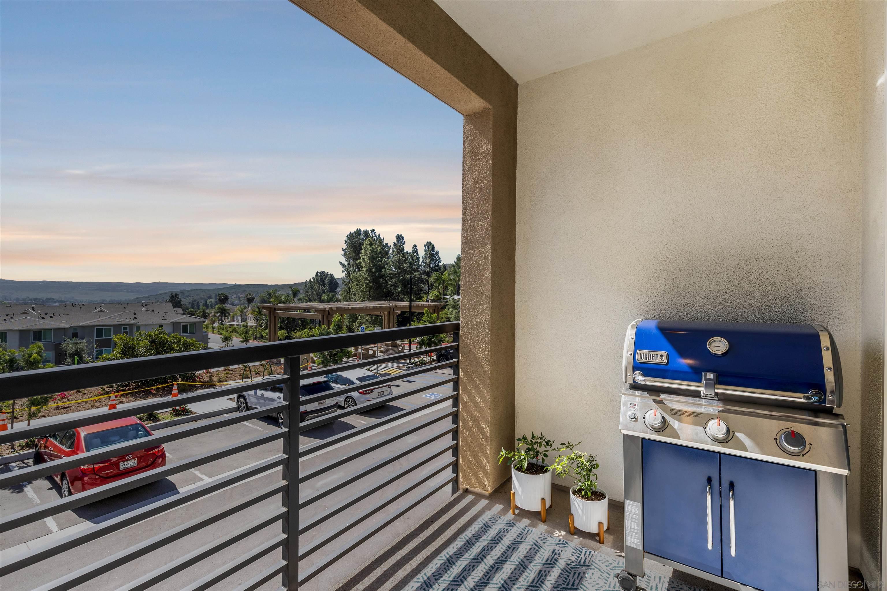 Detail Gallery Image 10 of 27 For 12092  Riley Ln, San Diego,  CA 92128 - 2 Beds | 2/1 Baths