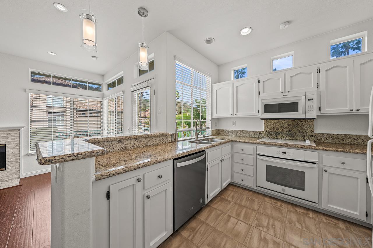 Detail Gallery Image 2 of 42 For 12650  Springbrook Dr  a,  San Diego,  CA 92128 - 2 Beds | 2 Baths