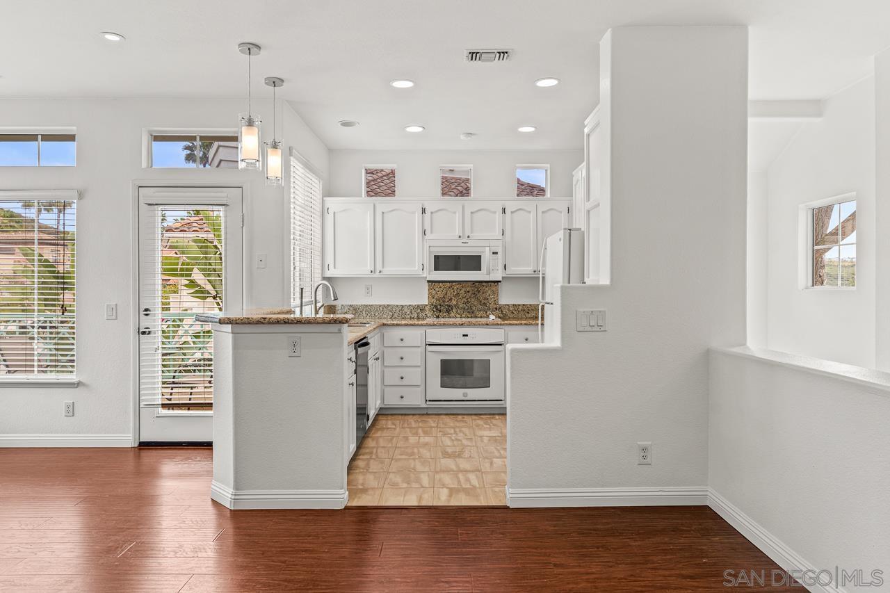 Detail Gallery Image 30 of 42 For 12650  Springbrook Dr  a,  San Diego,  CA 92128 - 2 Beds | 2 Baths