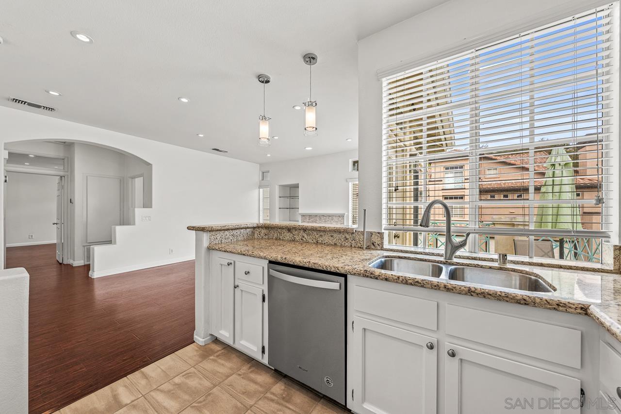 Detail Gallery Image 5 of 42 For 12650  Springbrook Dr  a,  San Diego,  CA 92128 - 2 Beds | 2 Baths