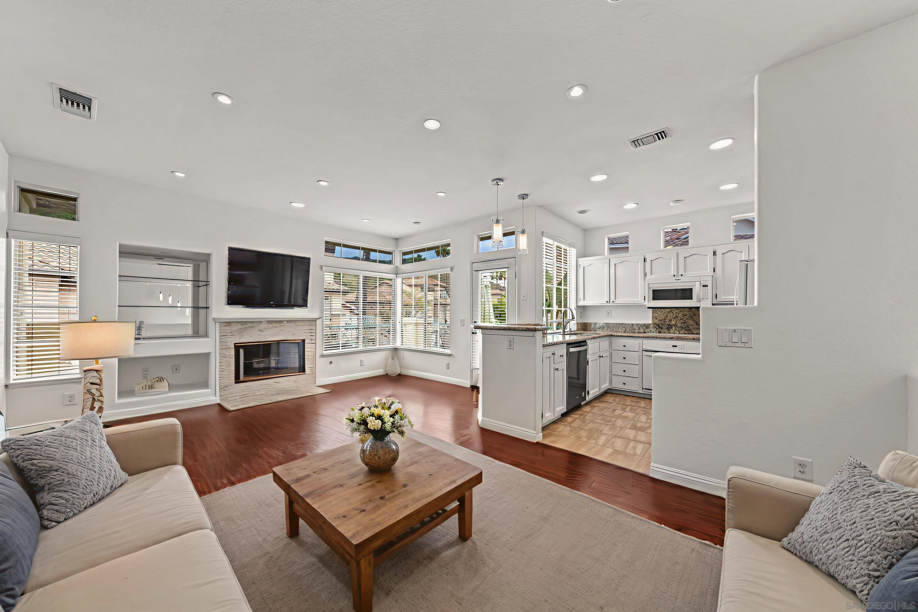 Detail Gallery Image 7 of 42 For 12650  Springbrook Dr  a,  San Diego,  CA 92128 - 2 Beds | 2 Baths