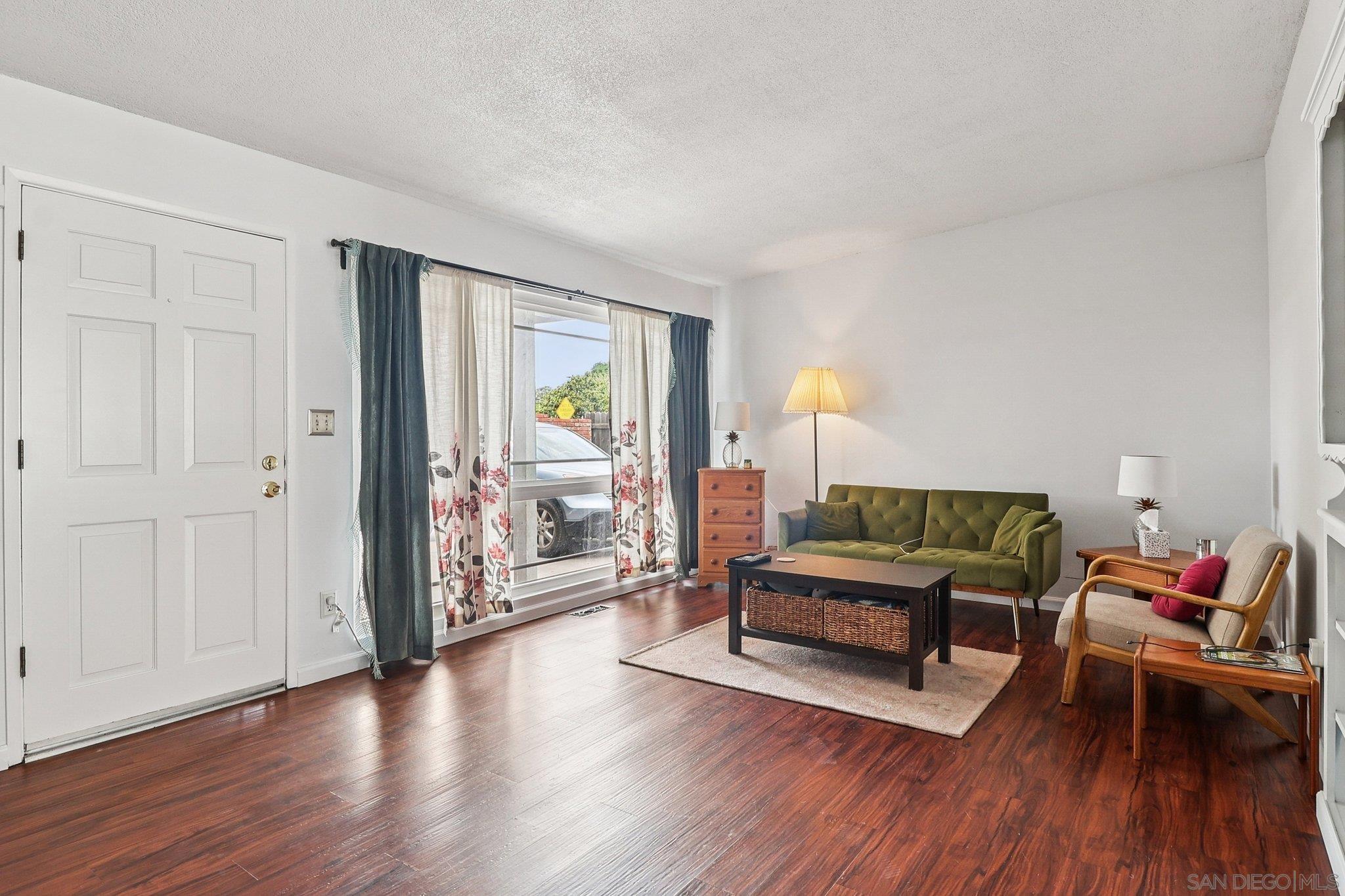 Detail Gallery Image 6 of 37 For 1097  Wayside Ave, El Cajon,  CA 92021 - 4 Beds | 2 Baths