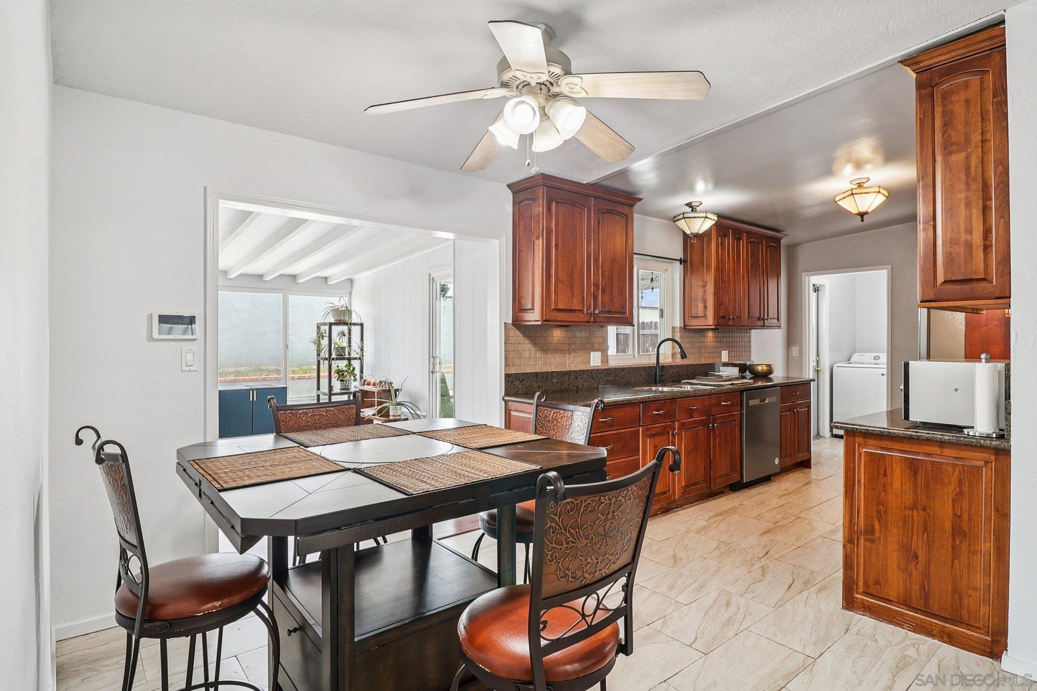 Detail Gallery Image 9 of 37 For 1097  Wayside Ave, El Cajon,  CA 92021 - 4 Beds | 2 Baths