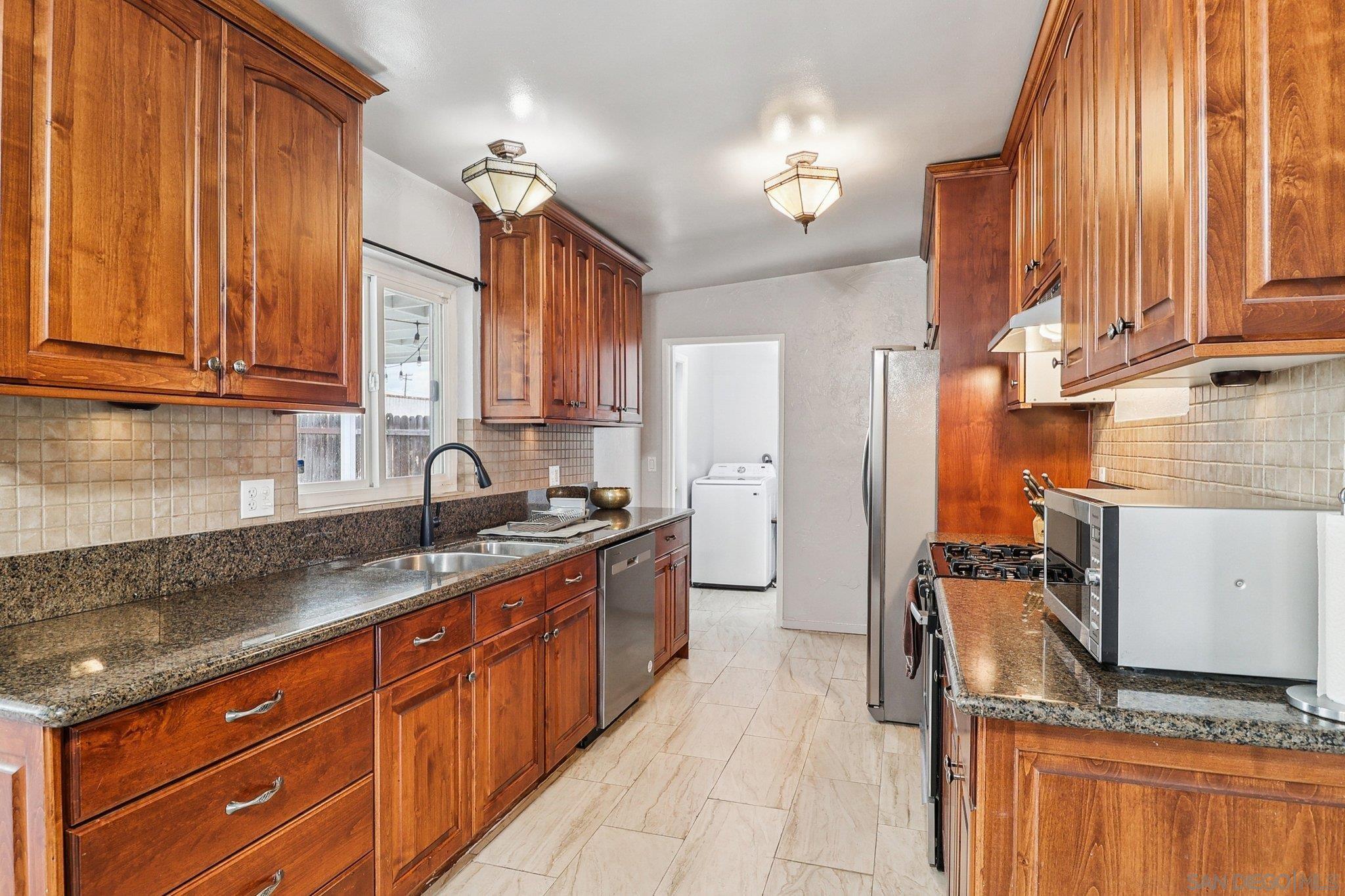 Detail Gallery Image 10 of 37 For 1097  Wayside Ave, El Cajon,  CA 92021 - 4 Beds | 2 Baths