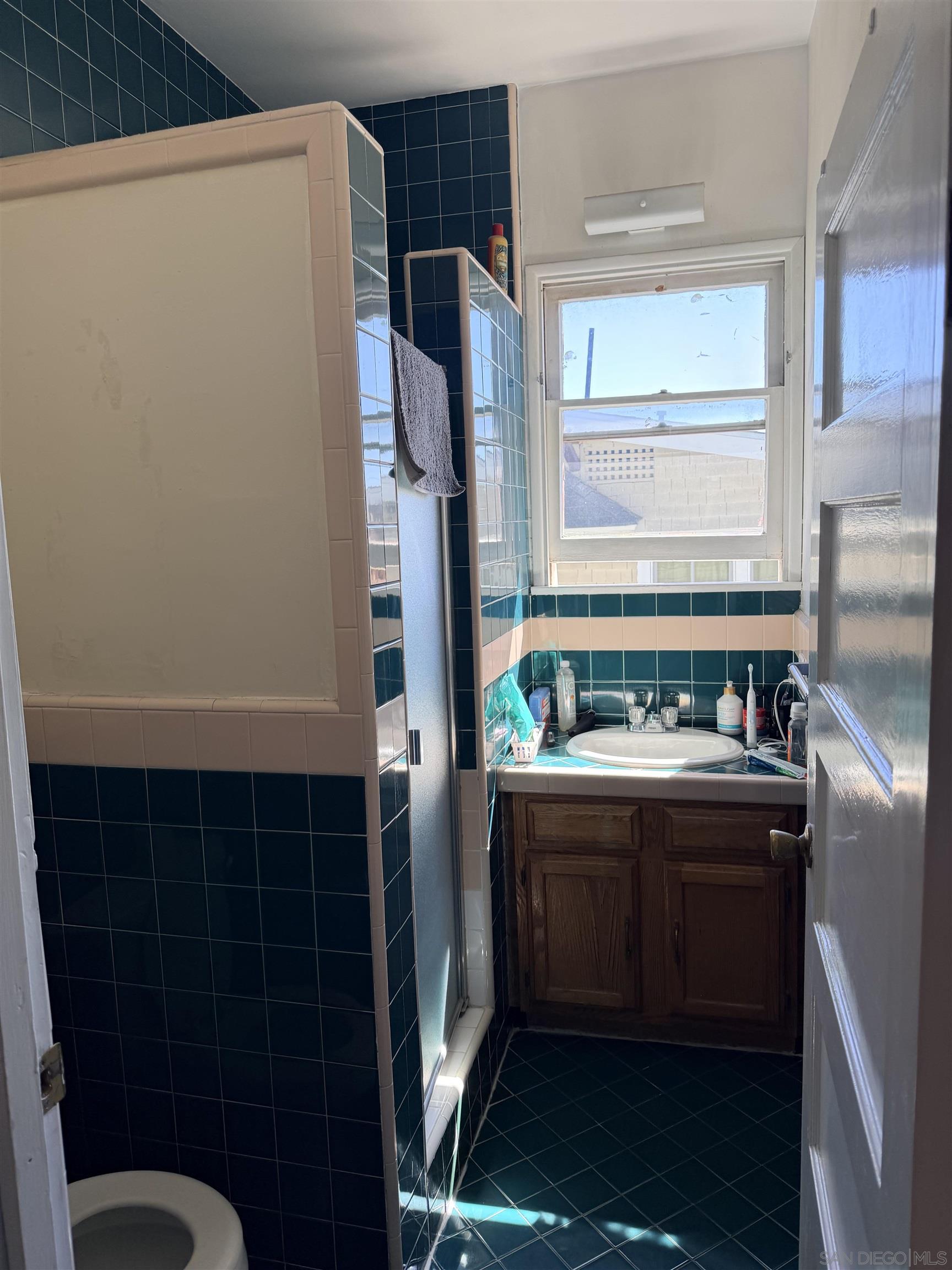 Detail Gallery Image 8 of 13 For 2803 S Menlo Ave, Los Angeles,  CA 90007 - 8 Beds | 4 Baths