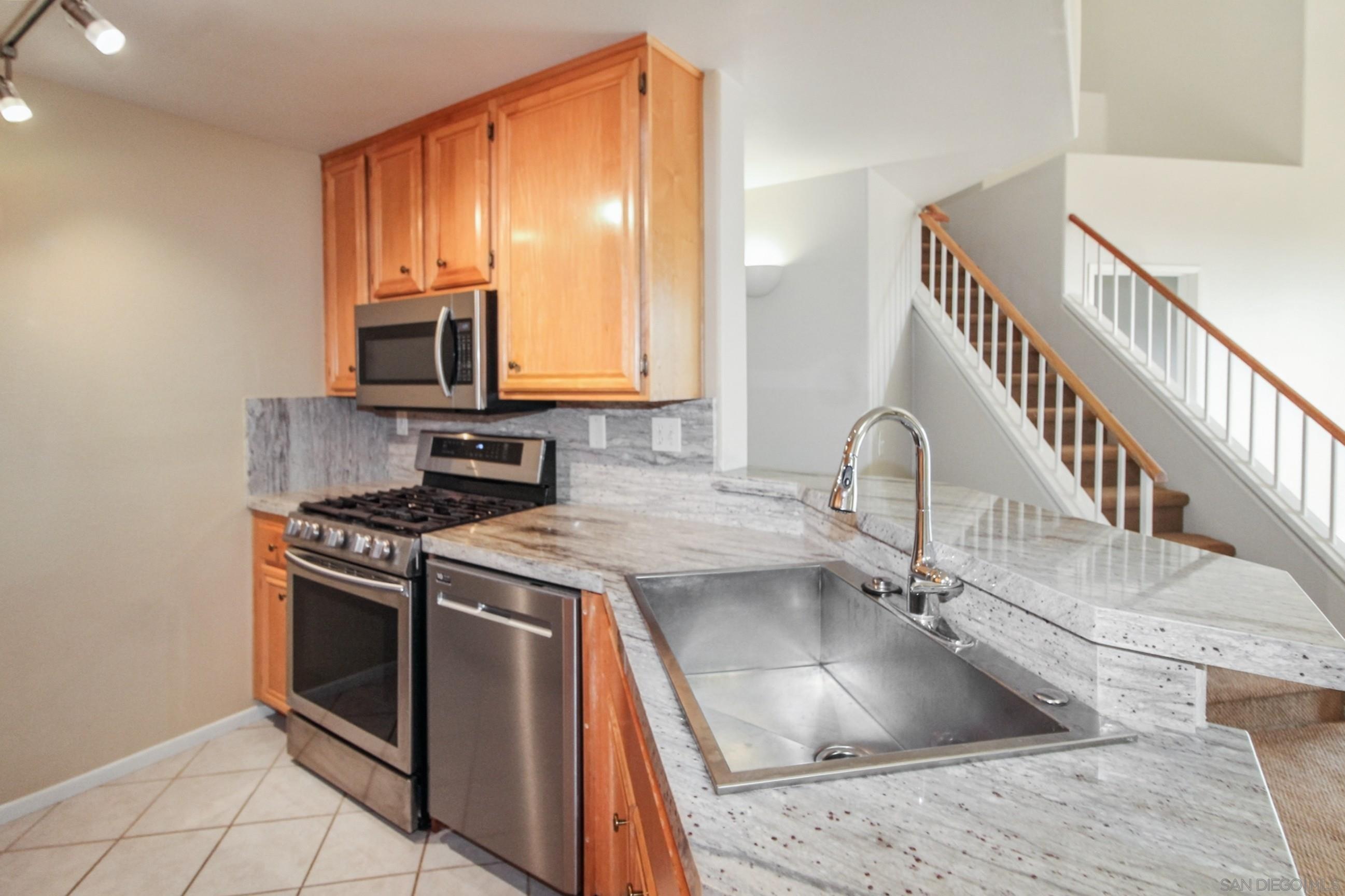 Detail Gallery Image 13 of 39 For 11175  Affinity  #45,  San Diego,  CA 92131 - 2 Beds | 2 Baths