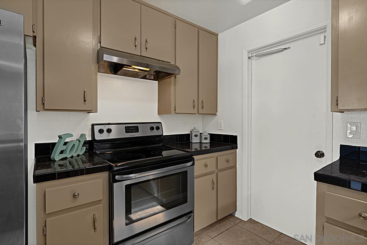 Detail Gallery Image 14 of 38 For 6361  Caminito Andreta, San Diego,  CA 92111 - 2 Beds | 1/1 Baths