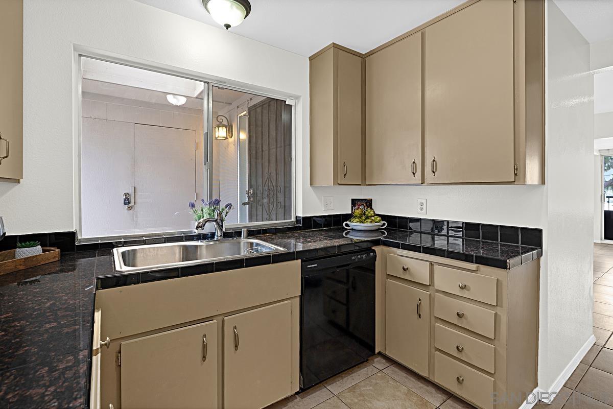 Detail Gallery Image 16 of 38 For 6361  Caminito Andreta, San Diego,  CA 92111 - 2 Beds | 1/1 Baths