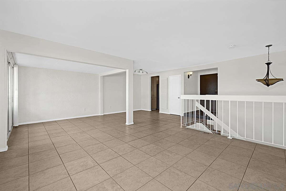 Detail Gallery Image 6 of 38 For 6361  Caminito Andreta, San Diego,  CA 92111 - 2 Beds | 1/1 Baths