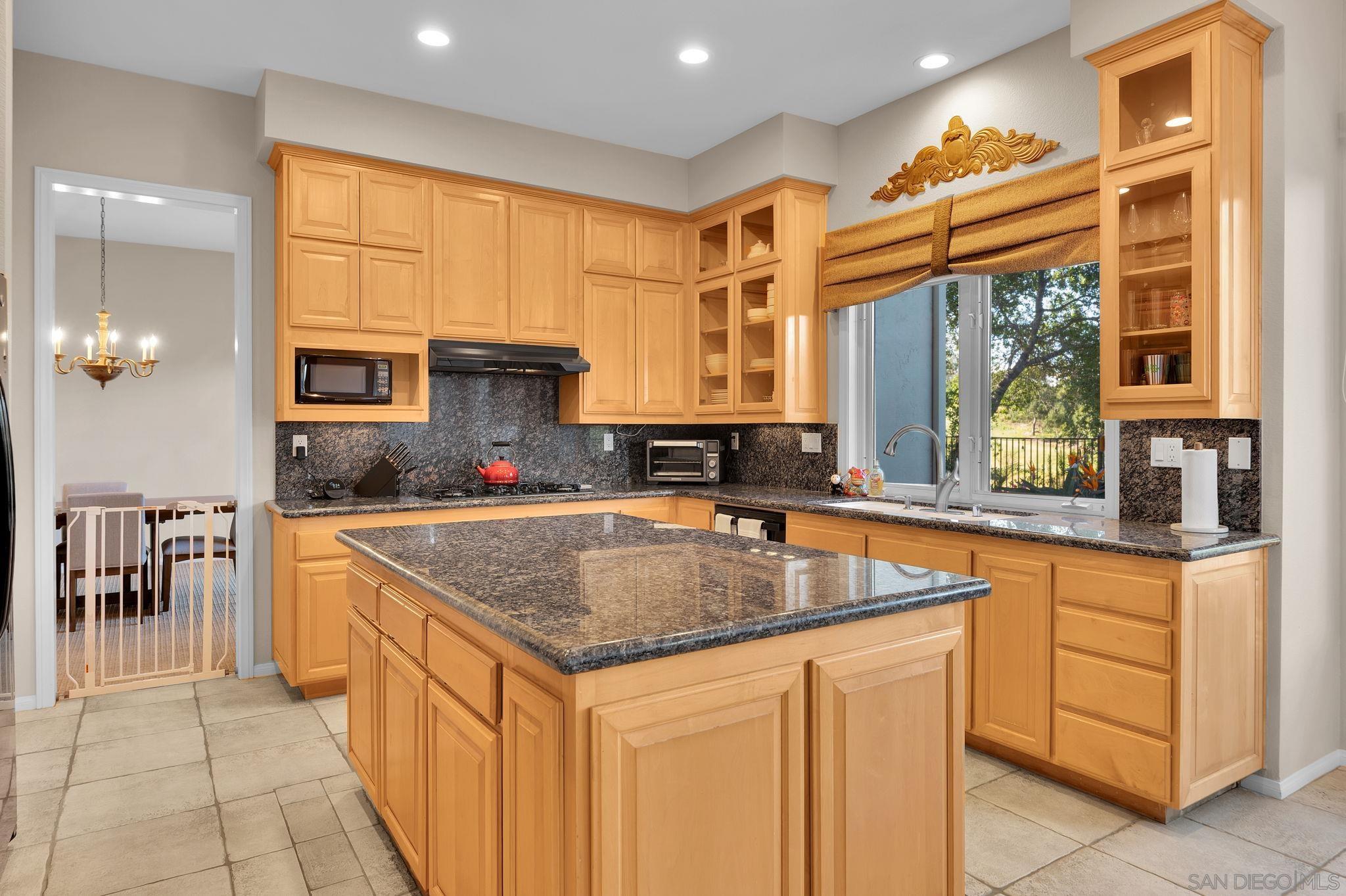 Detail Gallery Image 17 of 56 For 15992 S Woodson Dr, Ramona,  CA 92065 - 6 Beds | 4/1 Baths