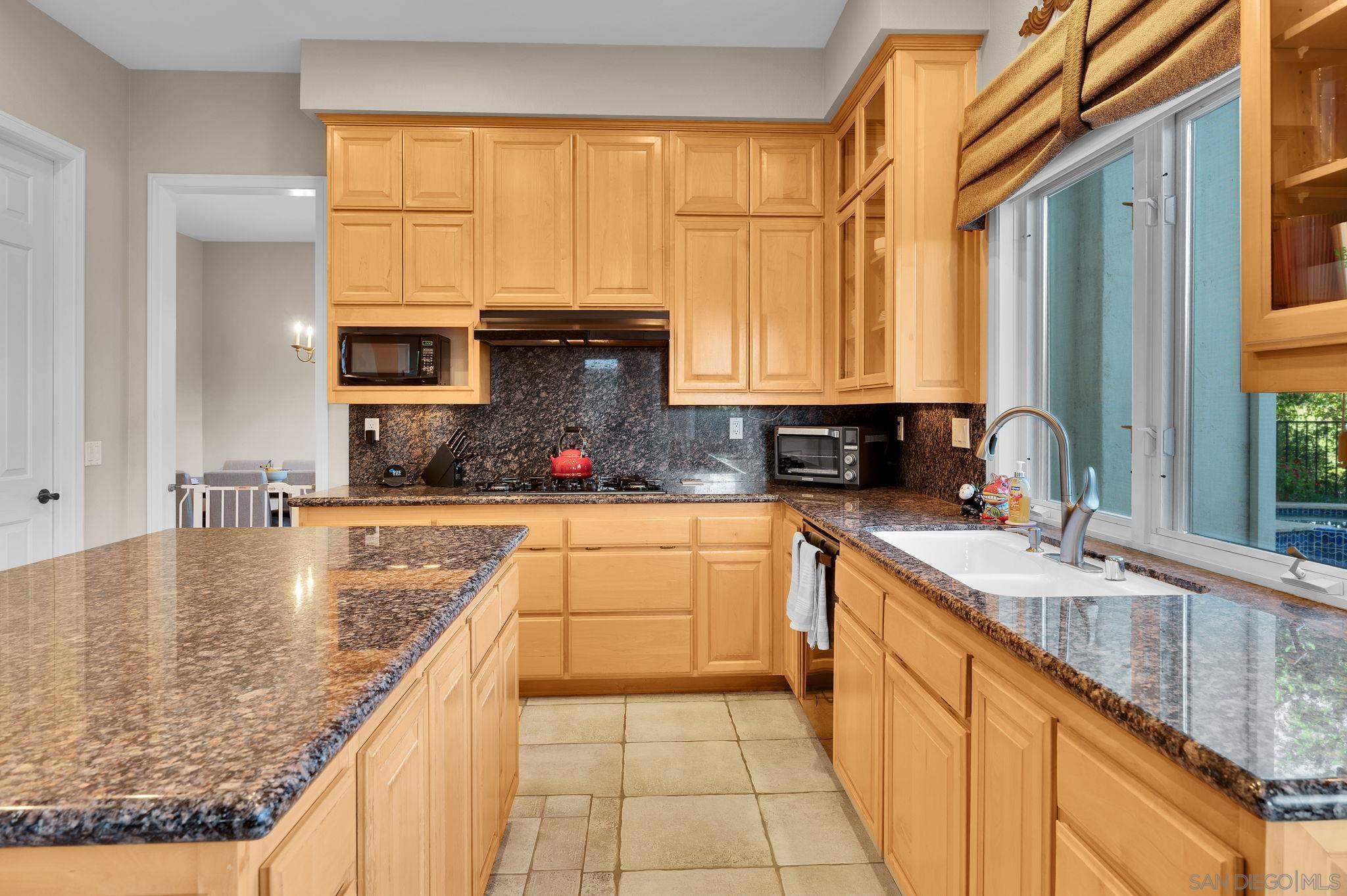 Detail Gallery Image 18 of 56 For 15992 S Woodson Dr, Ramona,  CA 92065 - 6 Beds | 4/1 Baths