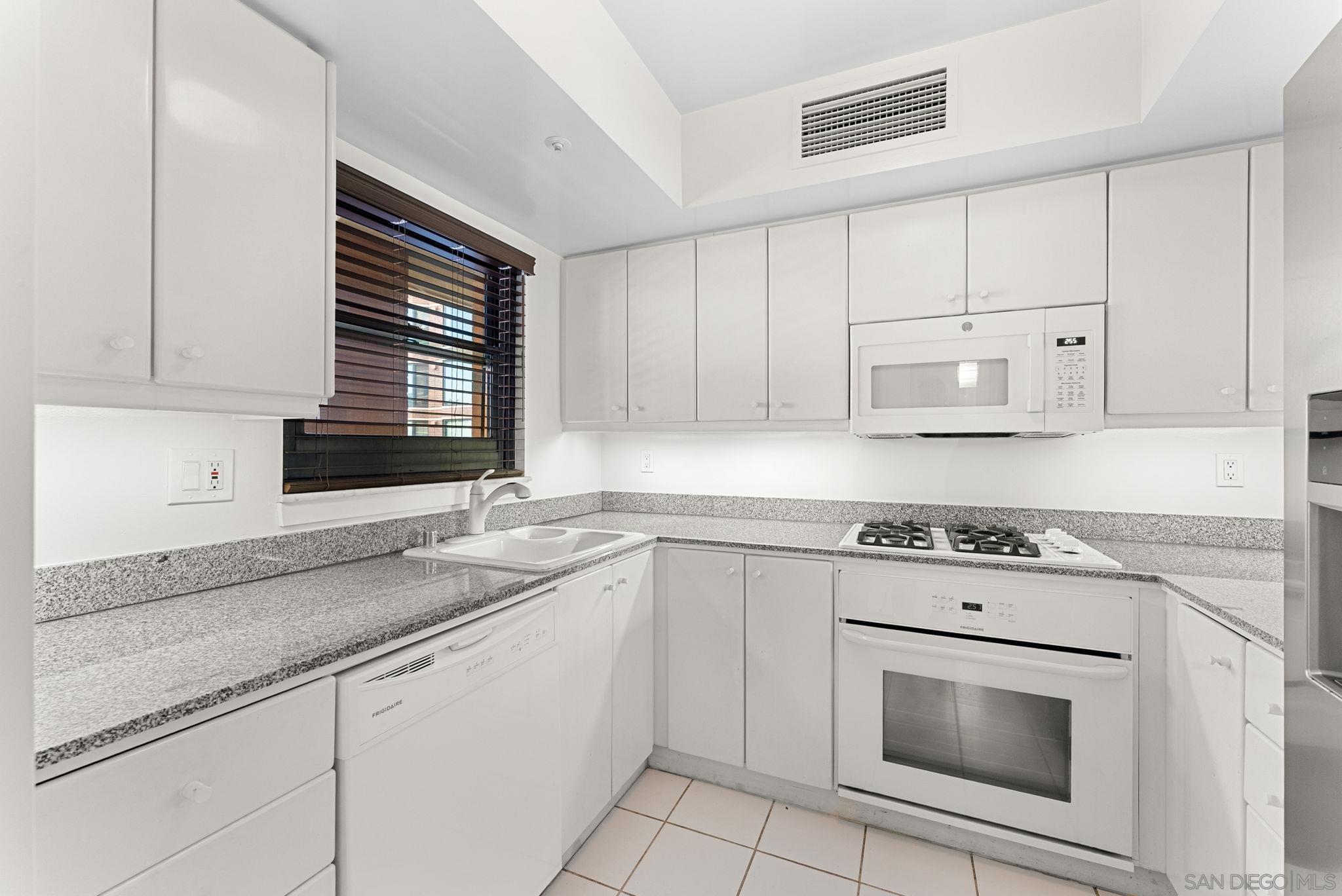 Detail Gallery Image 7 of 26 For 500 W Harbor Drive  424, San Diego,  CA 92101 - 2 Beds | 2 Baths