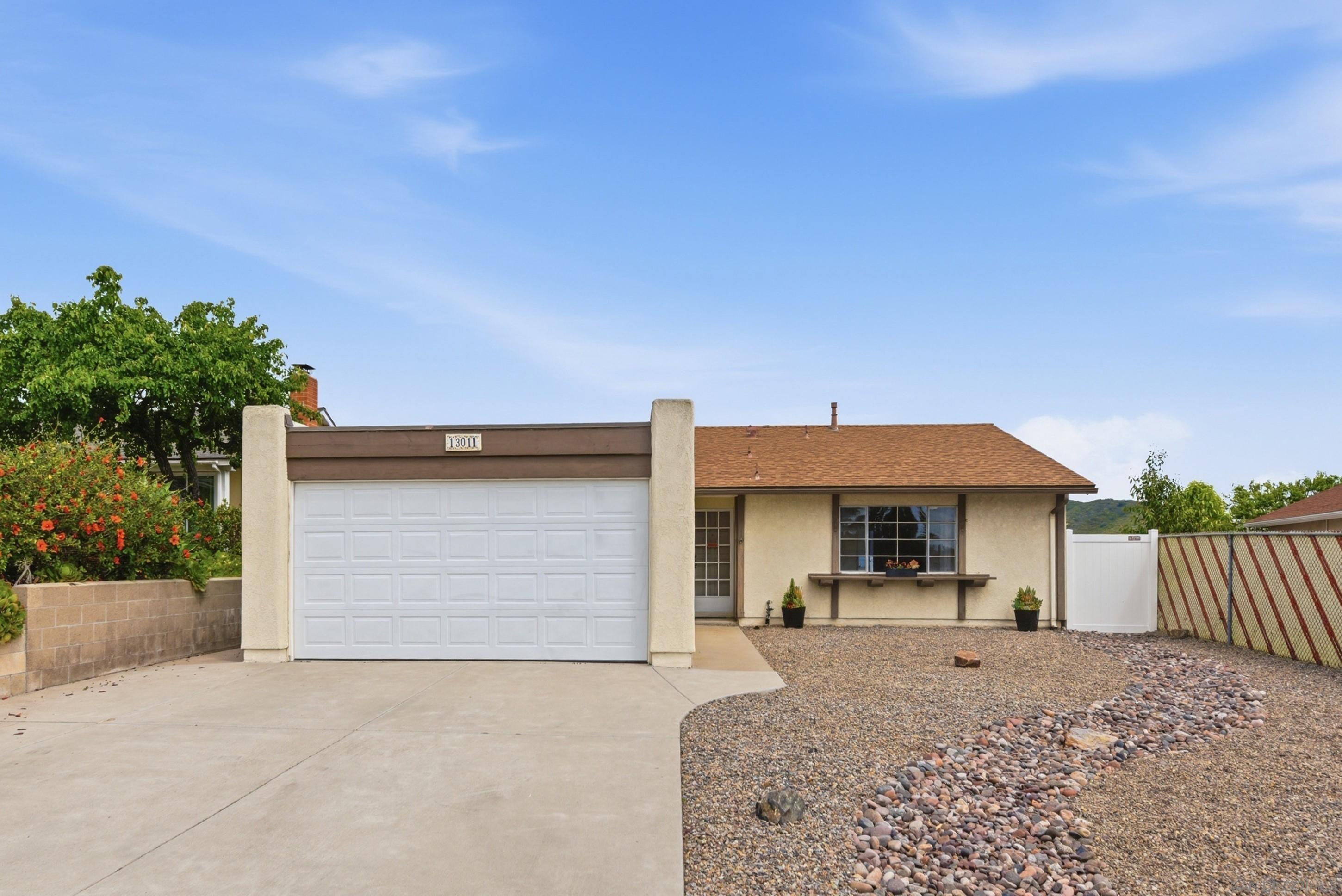 Detail Gallery Image 2 of 30 For 13011  Avenida Grande, San Diego,  CA 92129 - 3 Beds | 2 Baths
