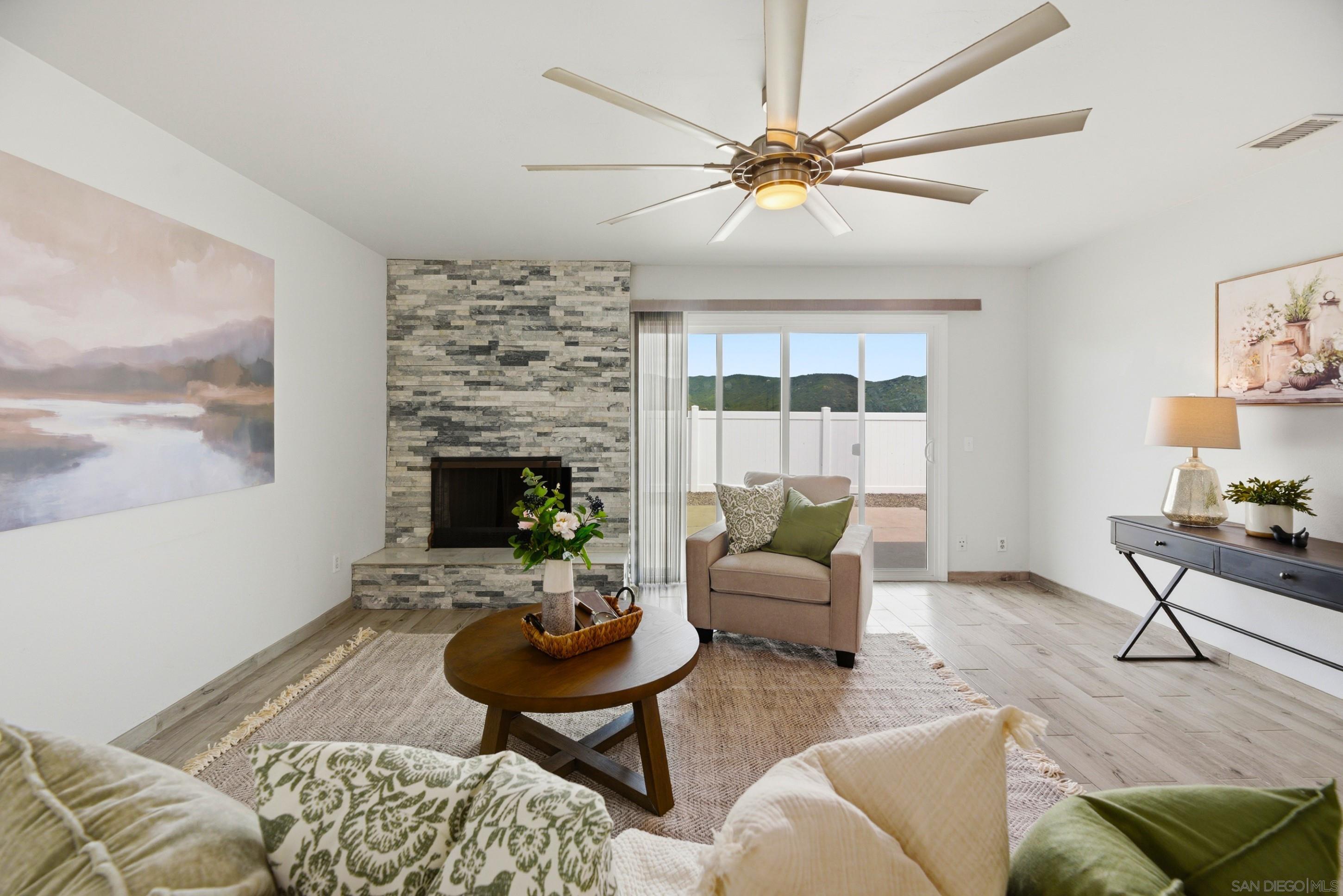 Detail Gallery Image 3 of 30 For 13011  Avenida Grande, San Diego,  CA 92129 - 3 Beds | 2 Baths