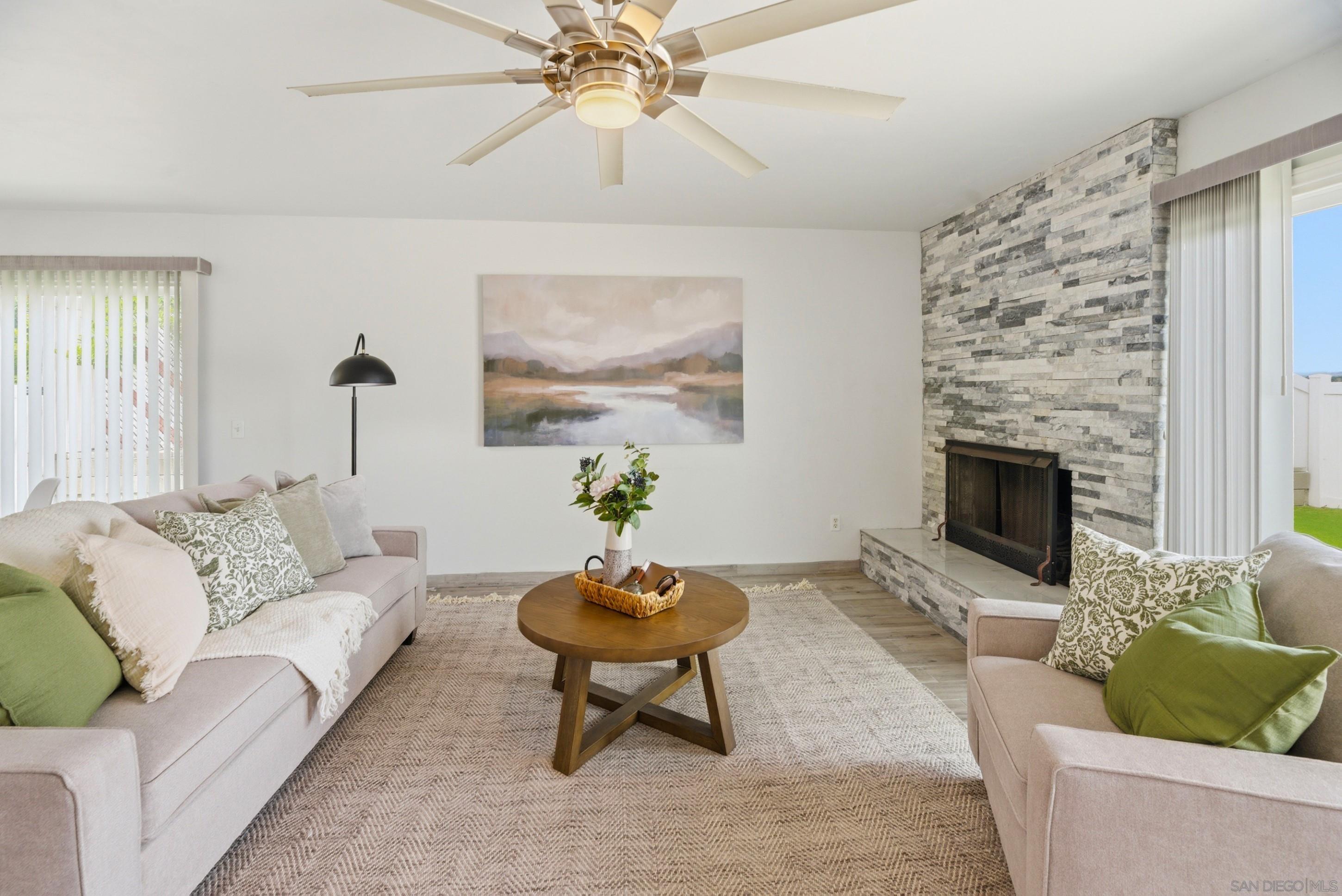 Detail Gallery Image 4 of 30 For 13011  Avenida Grande, San Diego,  CA 92129 - 3 Beds | 2 Baths