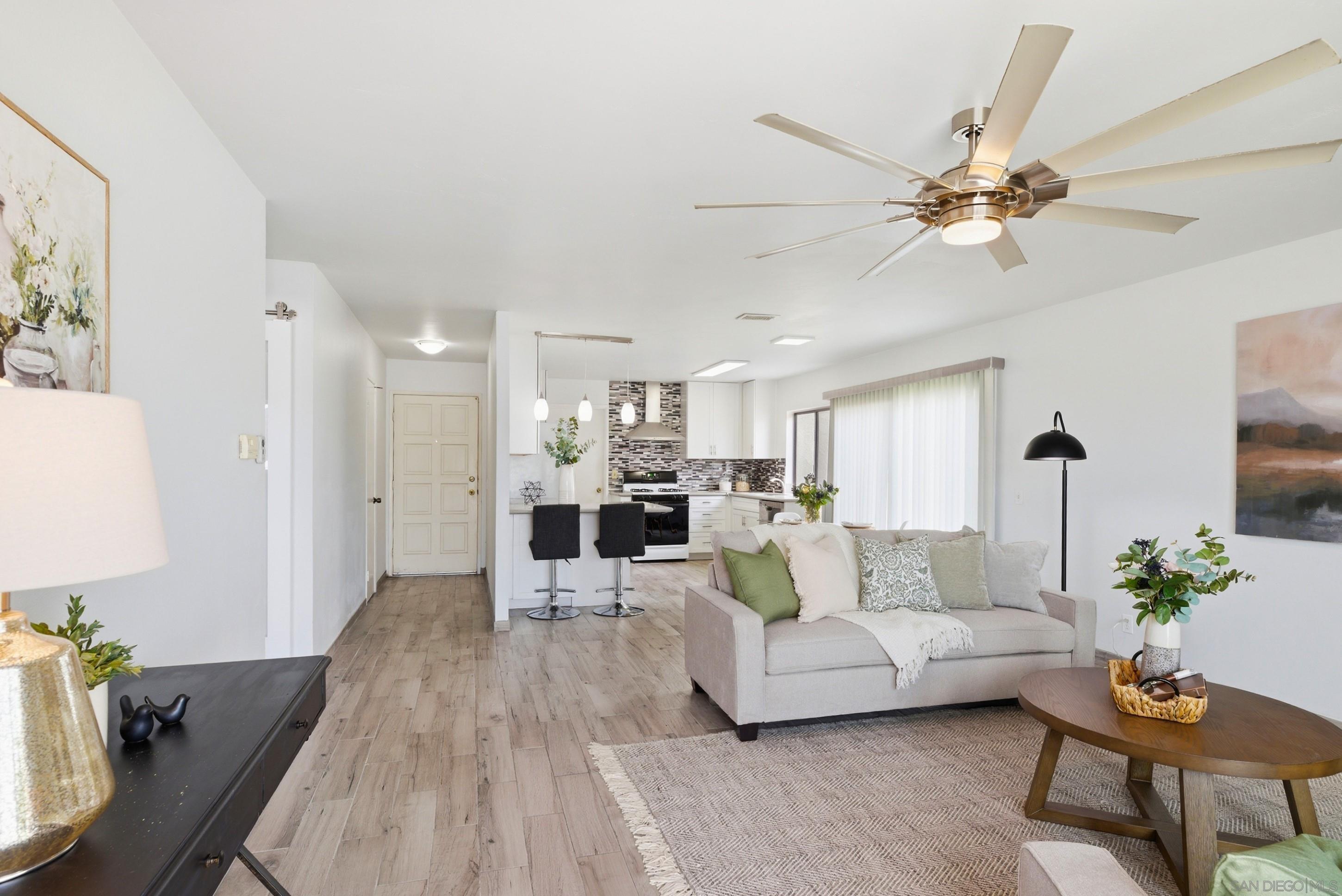 Detail Gallery Image 5 of 30 For 13011  Avenida Grande, San Diego,  CA 92129 - 3 Beds | 2 Baths