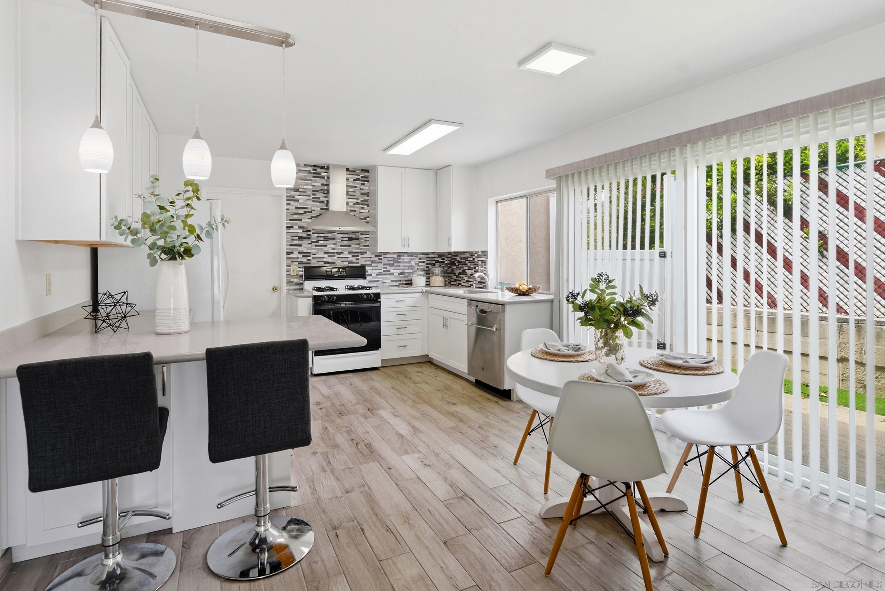 Detail Gallery Image 6 of 30 For 13011  Avenida Grande, San Diego,  CA 92129 - 3 Beds | 2 Baths