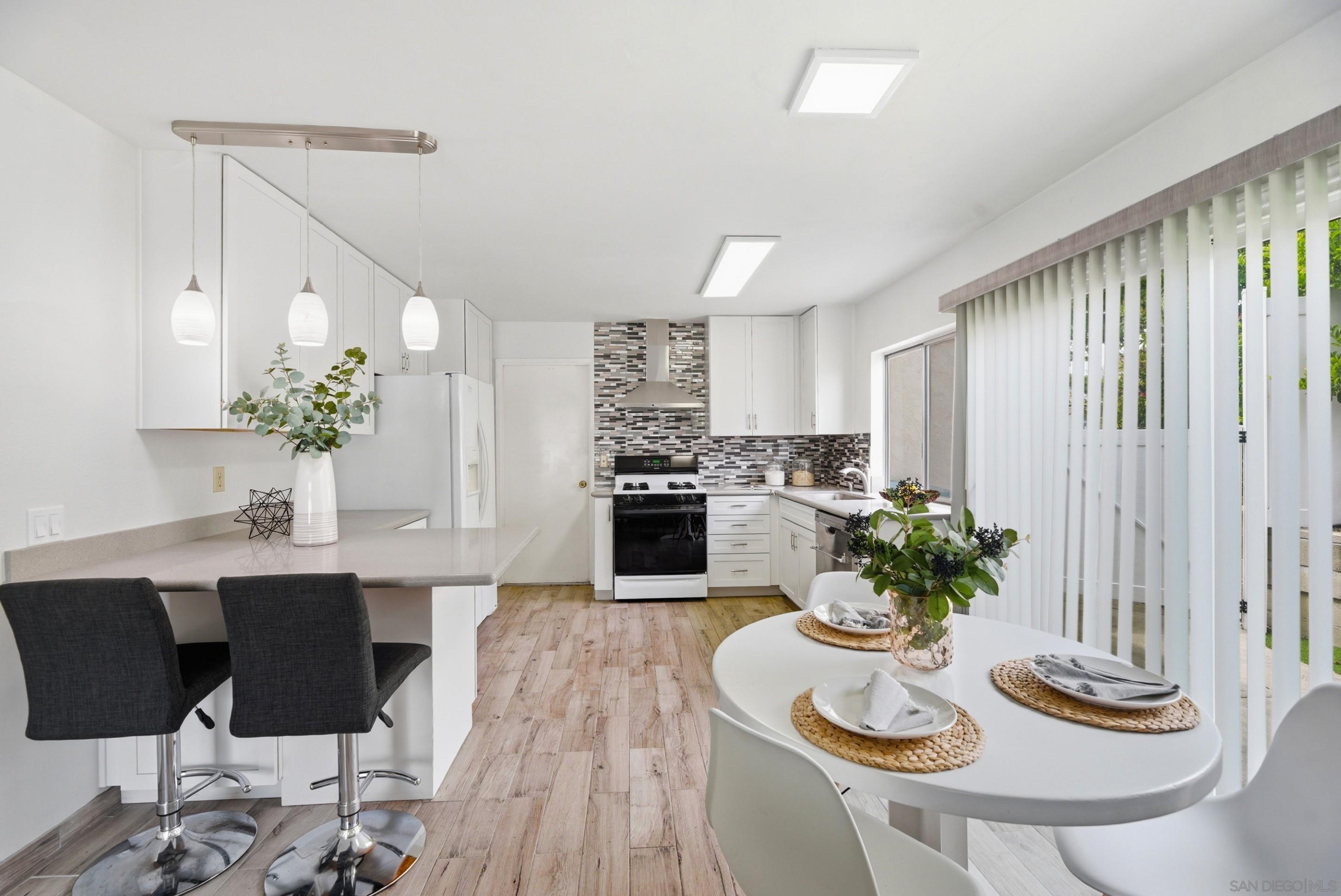 Detail Gallery Image 7 of 30 For 13011  Avenida Grande, San Diego,  CA 92129 - 3 Beds | 2 Baths