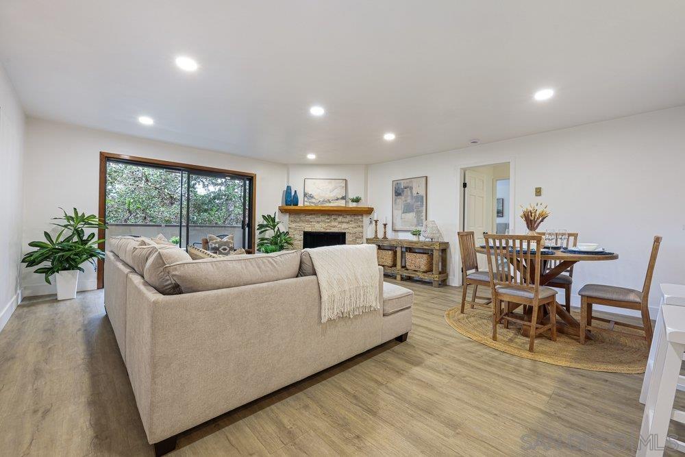 Detail Gallery Image 2 of 23 For 8860  Villa La Jolla Drive  #217,  La Jolla,  CA 92037 - 2 Beds | 2 Baths