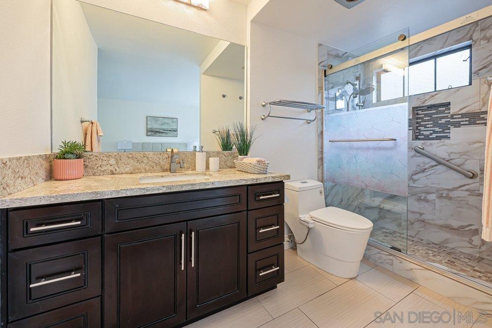 Detail Gallery Image 11 of 23 For 8860  Villa La Jolla Drive  #217,  La Jolla,  CA 92037 - 2 Beds | 2 Baths