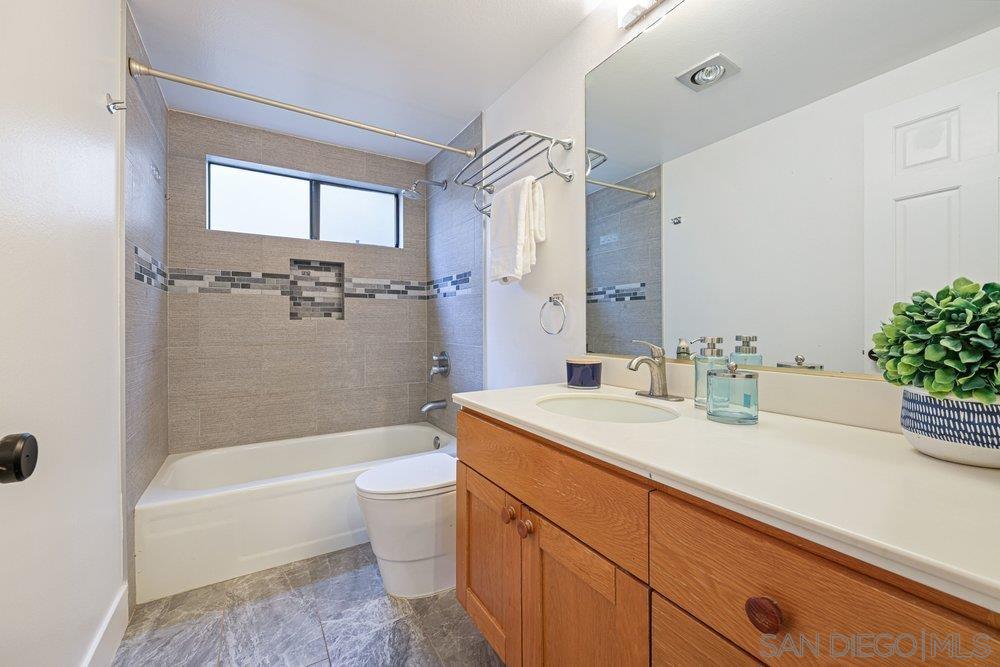 Detail Gallery Image 14 of 23 For 8860  Villa La Jolla Drive  #217,  La Jolla,  CA 92037 - 2 Beds | 2 Baths