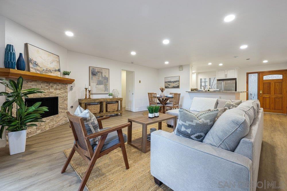 Detail Gallery Image 3 of 23 For 8860  Villa La Jolla Drive  #217,  La Jolla,  CA 92037 - 2 Beds | 2 Baths