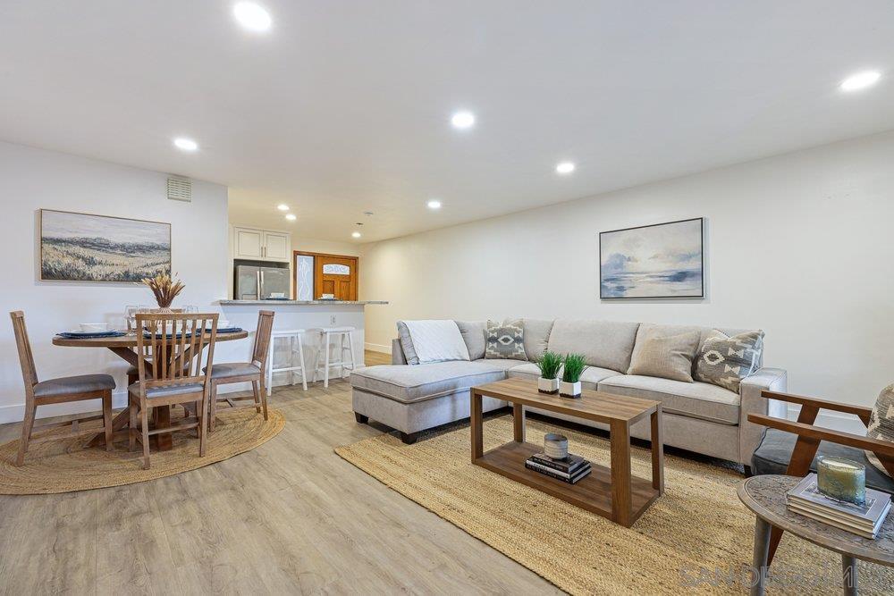 Detail Gallery Image 4 of 23 For 8860  Villa La Jolla Drive  #217,  La Jolla,  CA 92037 - 2 Beds | 2 Baths