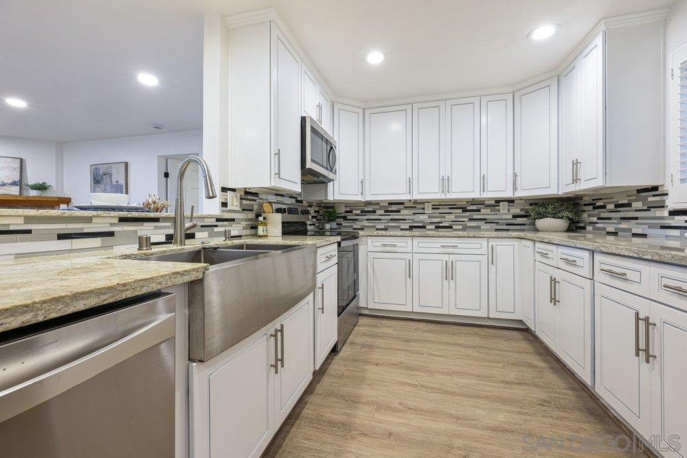 Detail Gallery Image 7 of 23 For 8860  Villa La Jolla Drive  #217,  La Jolla,  CA 92037 - 2 Beds | 2 Baths