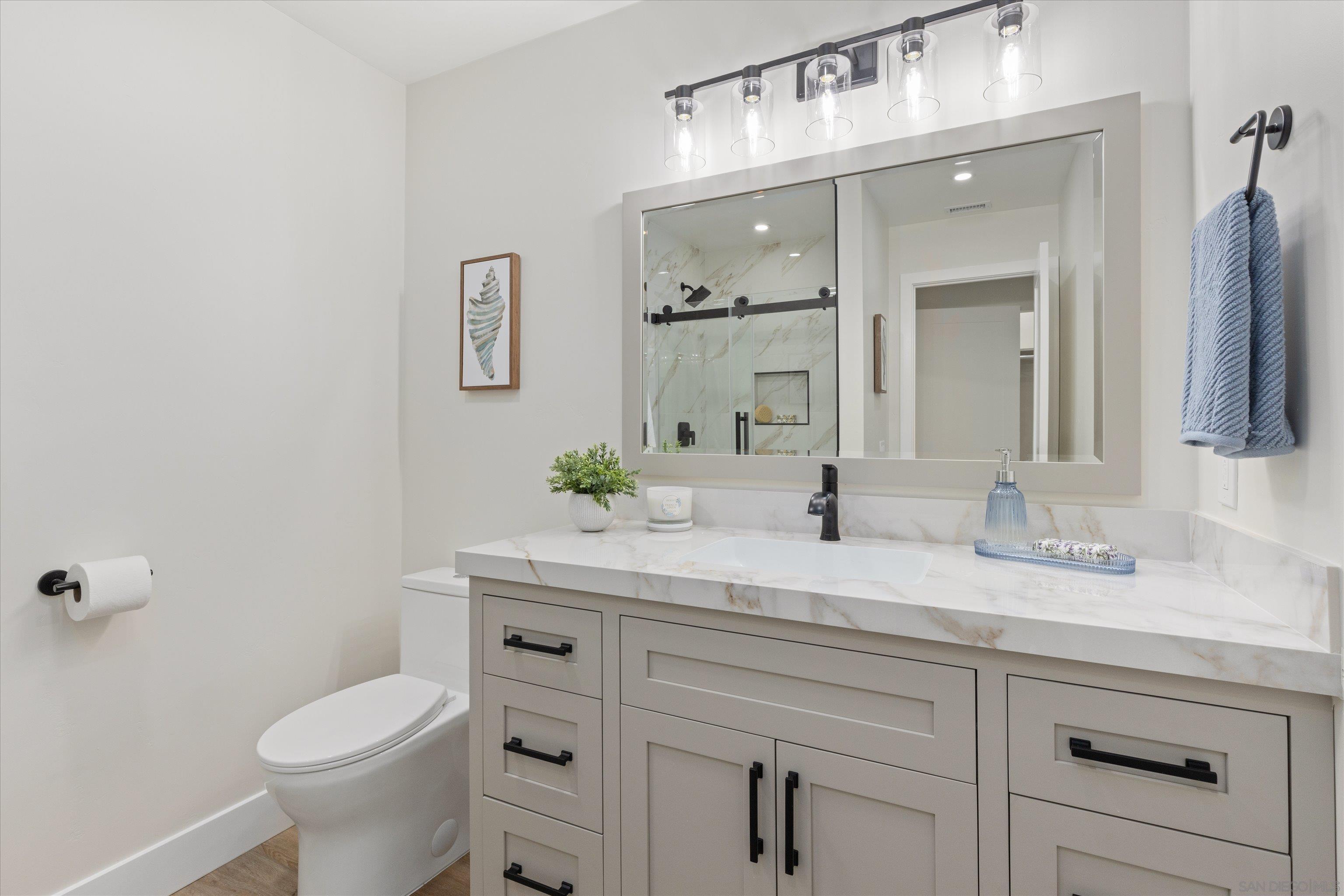 Detail Gallery Image 12 of 31 For 3824  Orange Way, Oceanside,  CA 92057 - 2 Beds | 2 Baths
