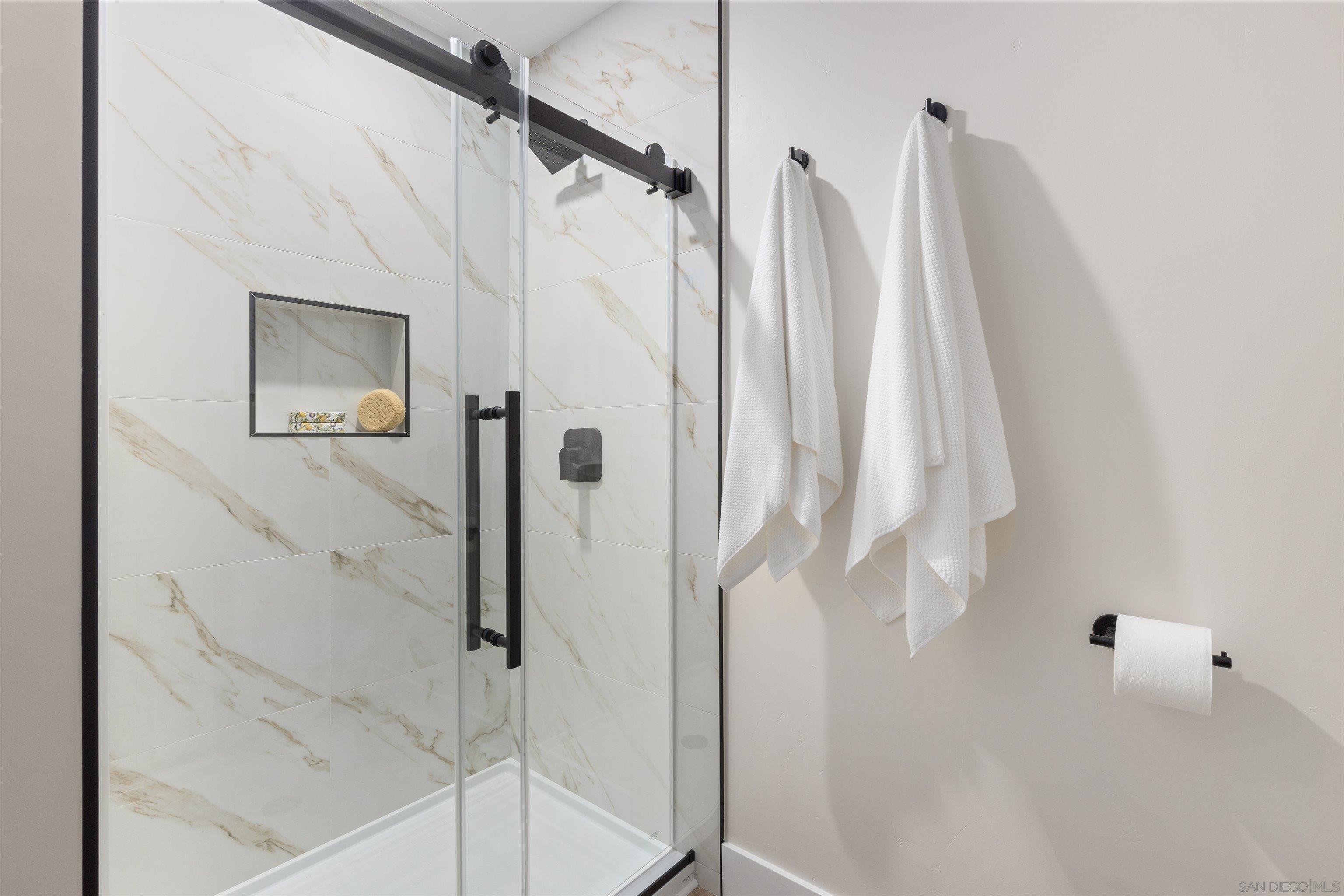 Detail Gallery Image 13 of 31 For 3824  Orange Way, Oceanside,  CA 92057 - 2 Beds | 2 Baths