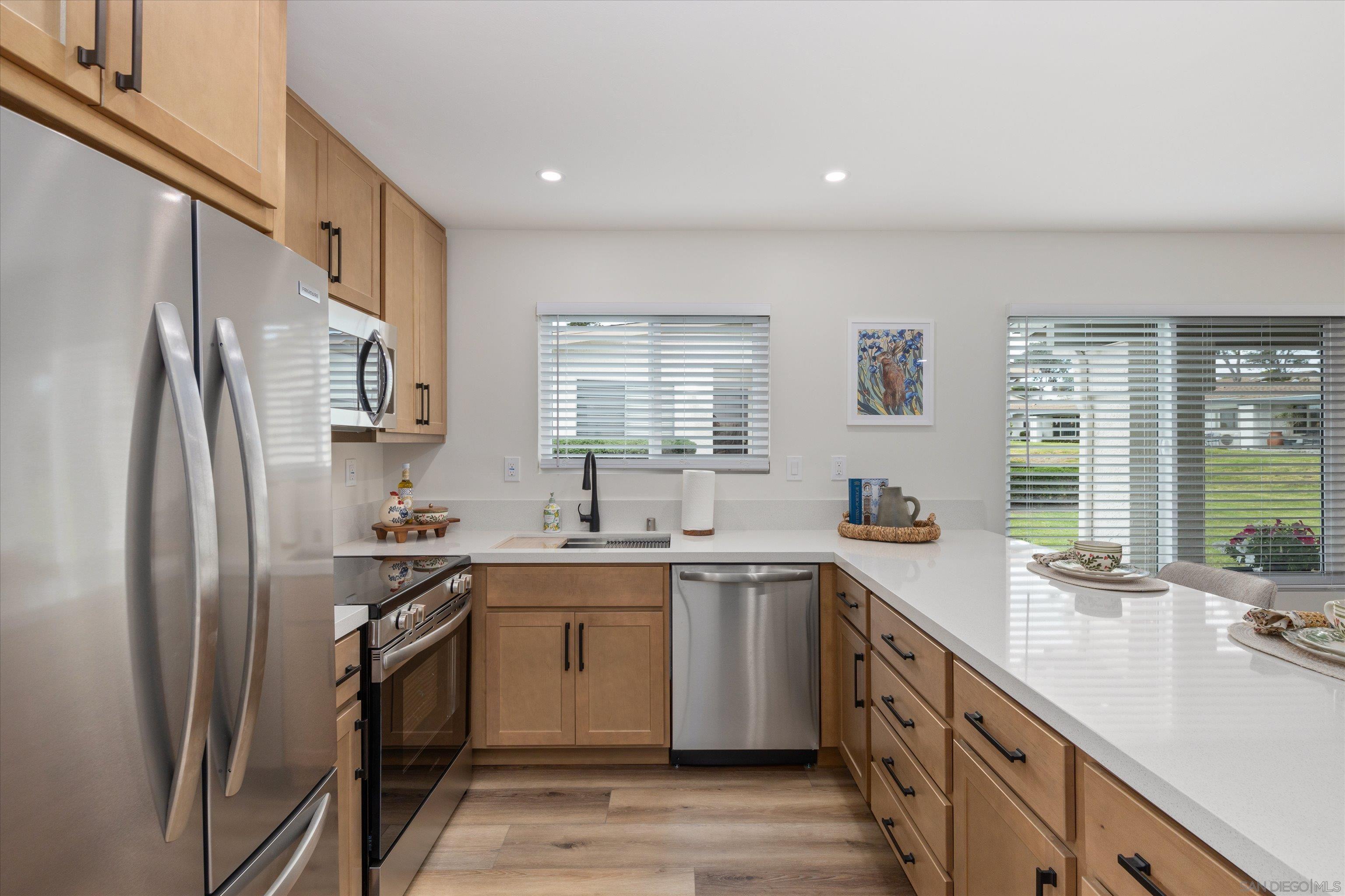 Detail Gallery Image 3 of 31 For 3824  Orange Way, Oceanside,  CA 92057 - 2 Beds | 2 Baths