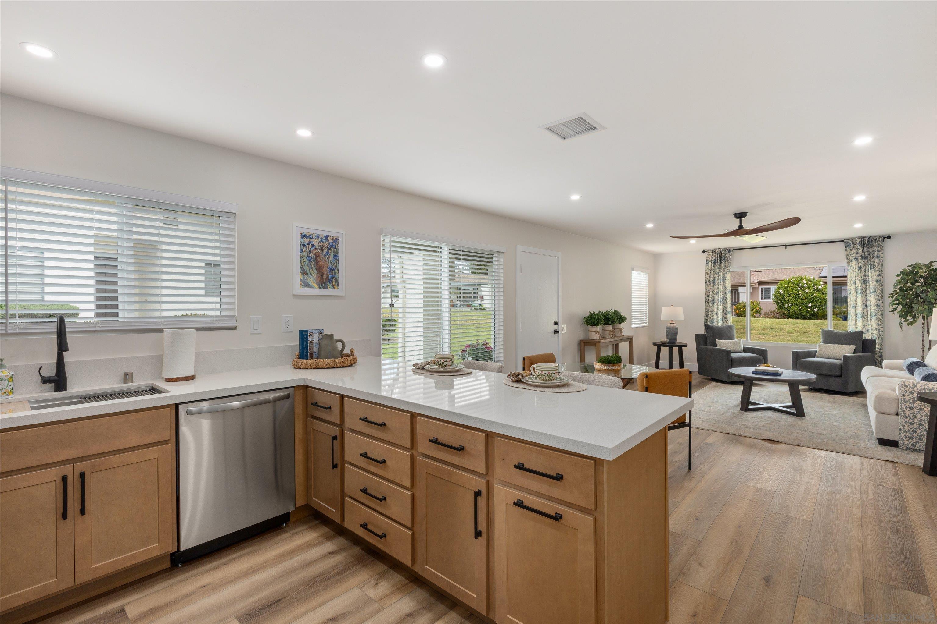 Detail Gallery Image 6 of 31 For 3824  Orange Way, Oceanside,  CA 92057 - 2 Beds | 2 Baths