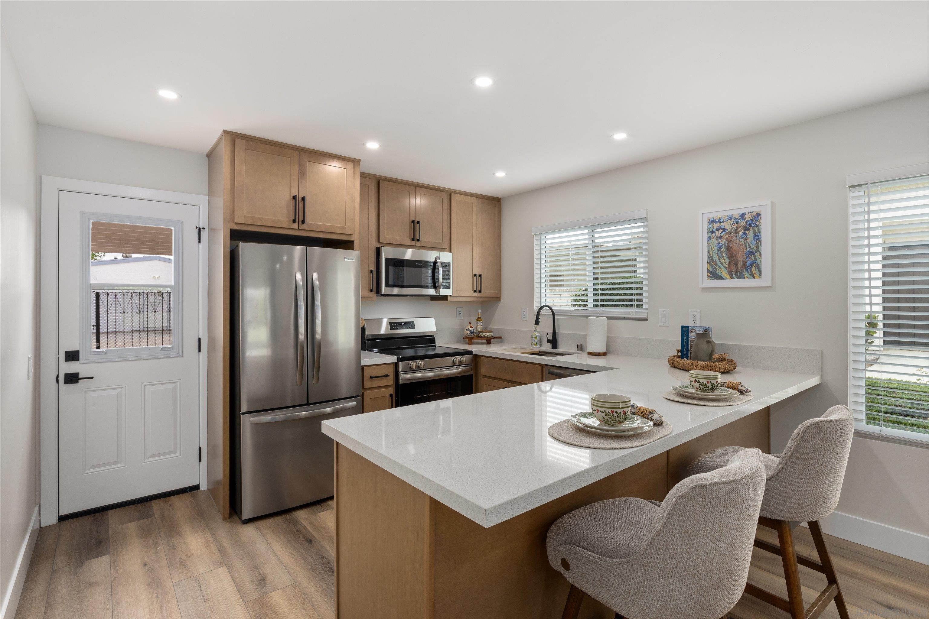 Detail Gallery Image 8 of 31 For 3824  Orange Way, Oceanside,  CA 92057 - 2 Beds | 2 Baths