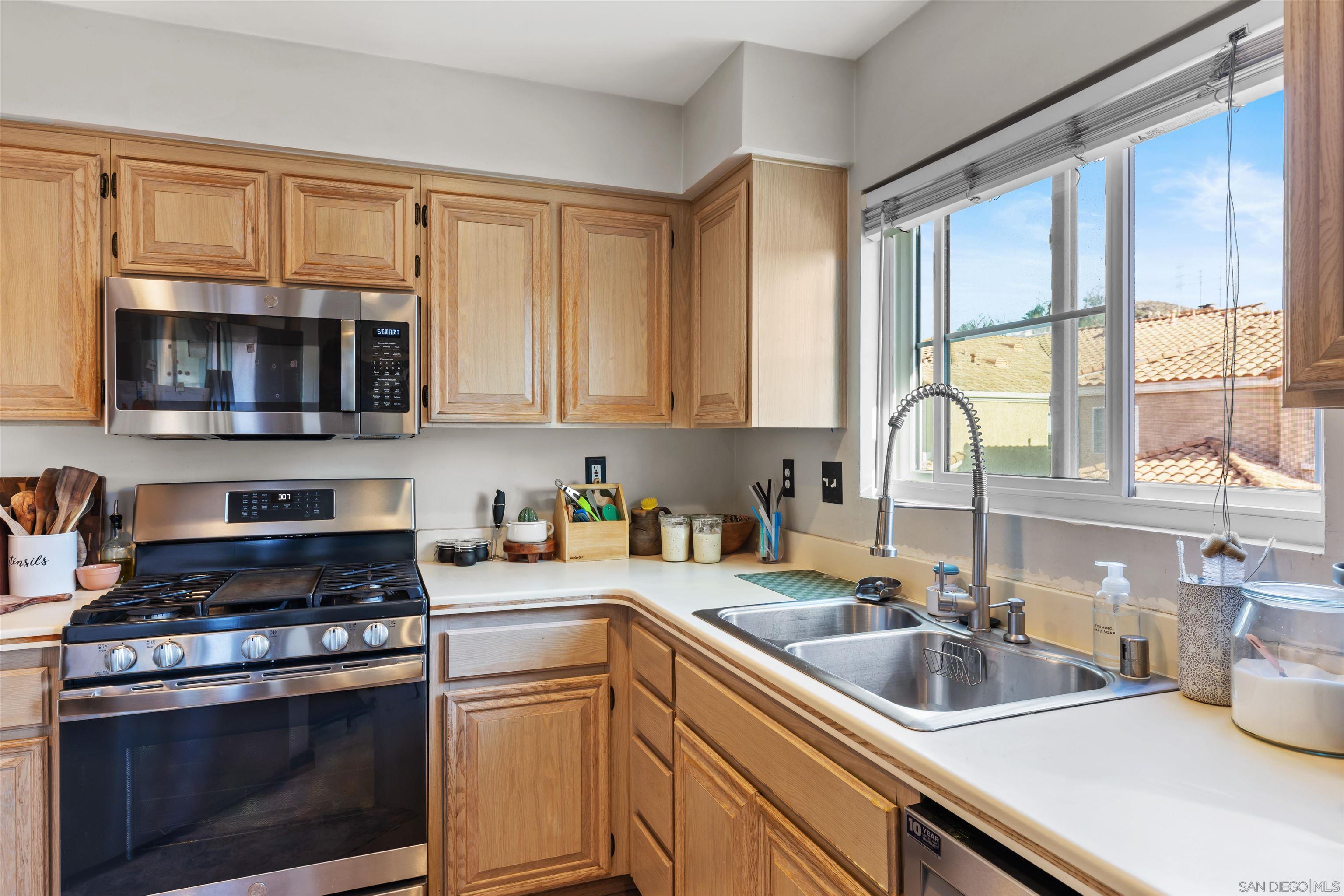 Detail Gallery Image 17 of 29 For 13806  Pinkard Way  #UNIT 40,  El Cajon,  CA 92021 - 2 Beds | 2/1 Baths