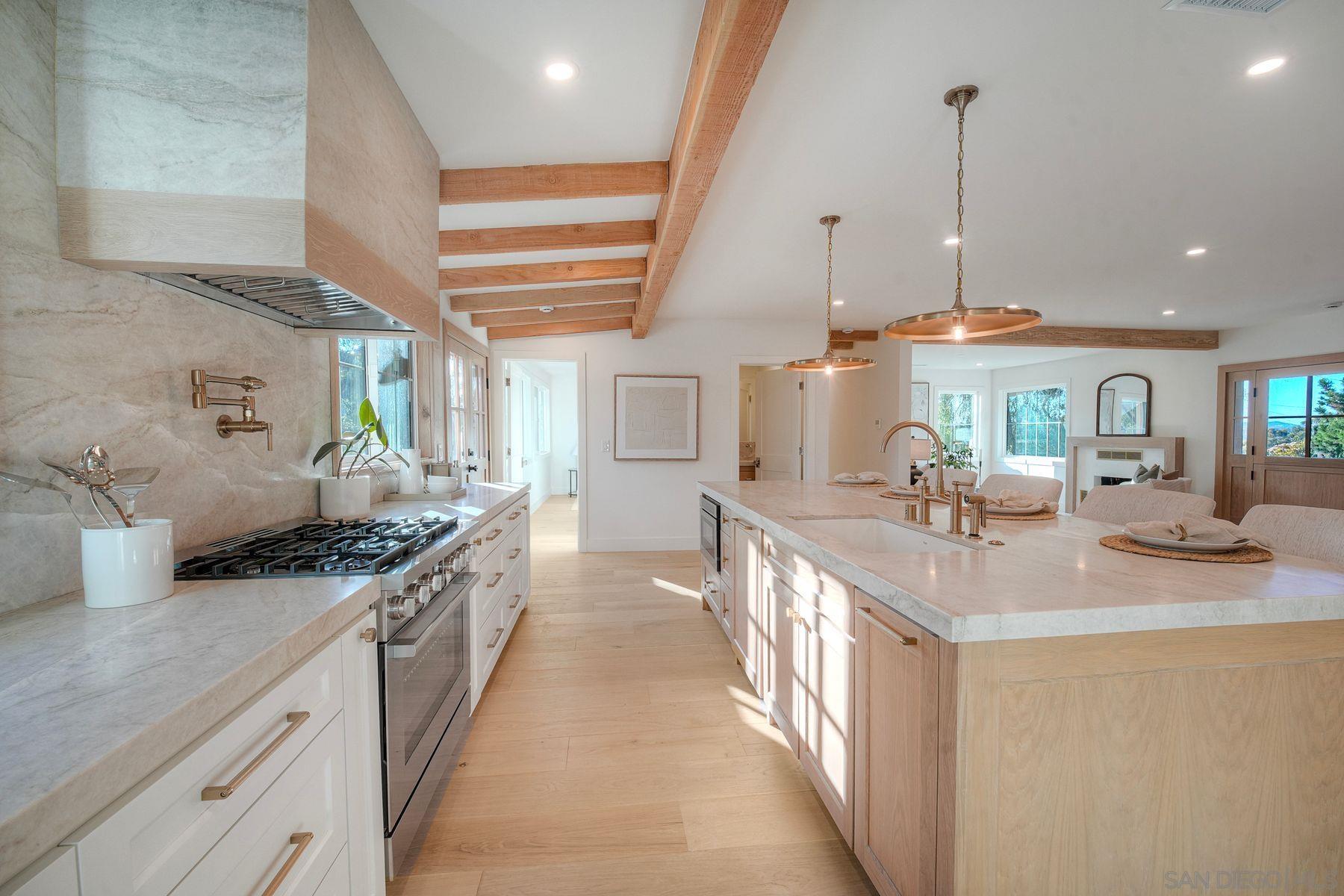 Detail Gallery Image 16 of 55 For 4316  Arcadia Dr, San Diego,  CA 92103 - 6 Beds | 3/1 Baths