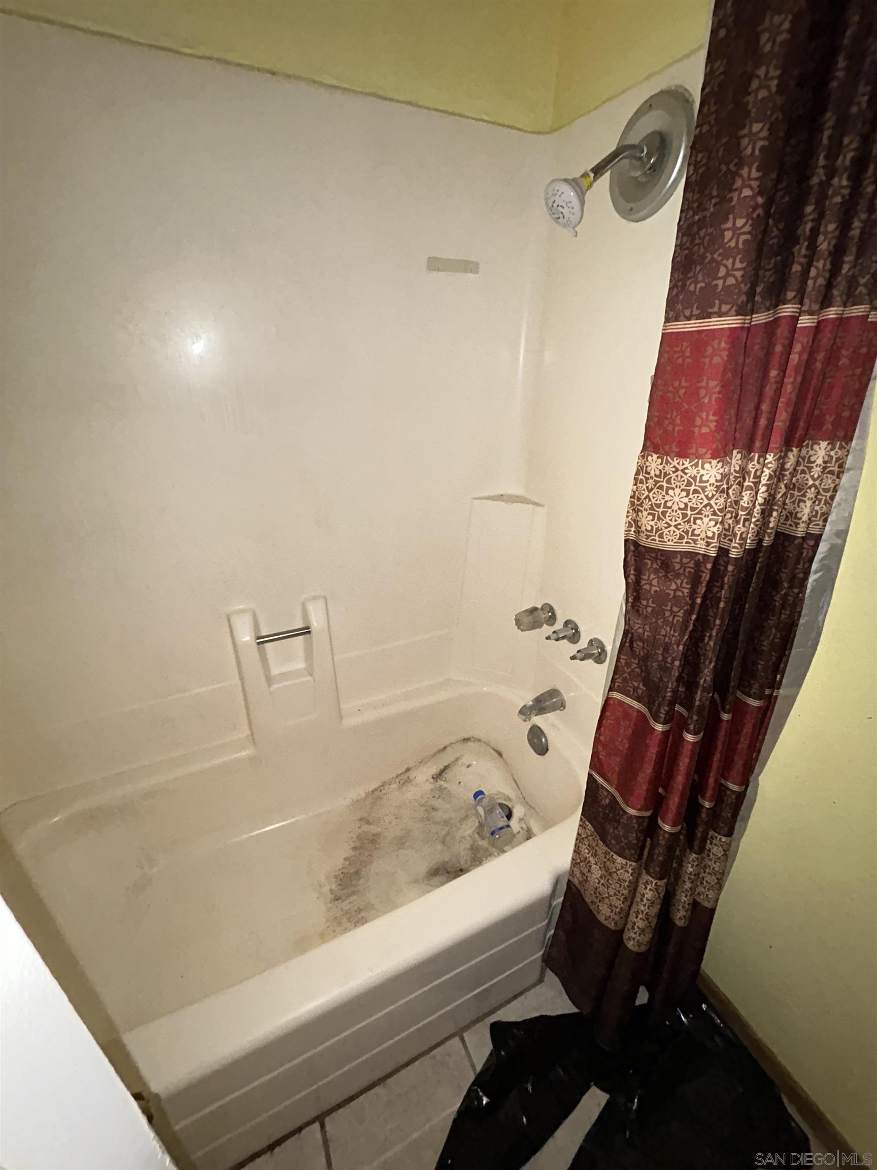 Detail Gallery Image 11 of 19 For 3164  Carr Dr, Oceanside,  CA 92056 - 3 Beds | 2 Baths