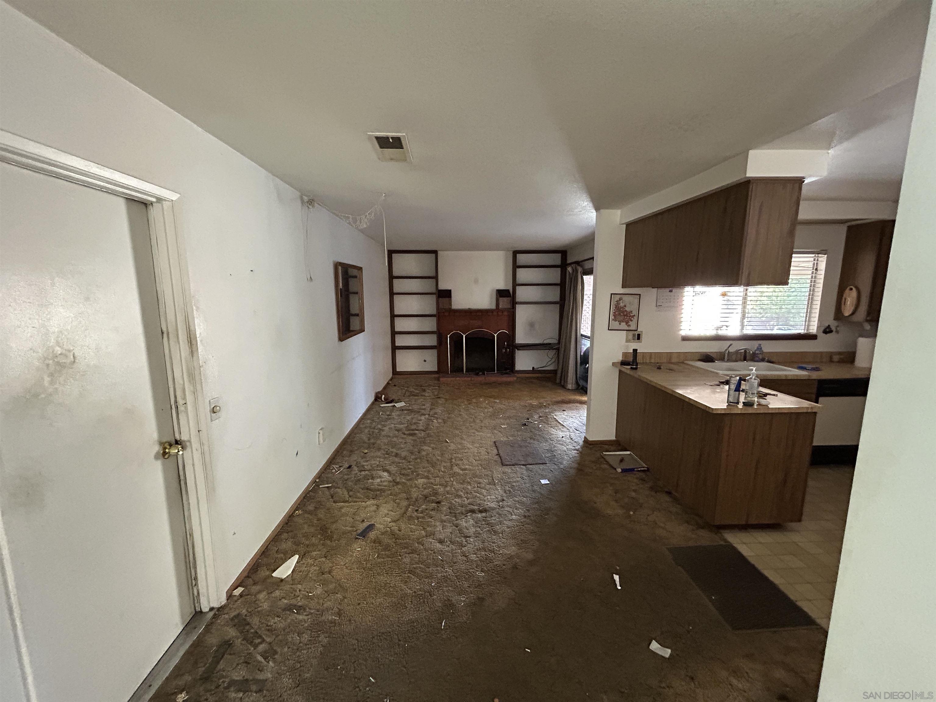 Detail Gallery Image 5 of 19 For 3164  Carr Dr, Oceanside,  CA 92056 - 3 Beds | 2 Baths