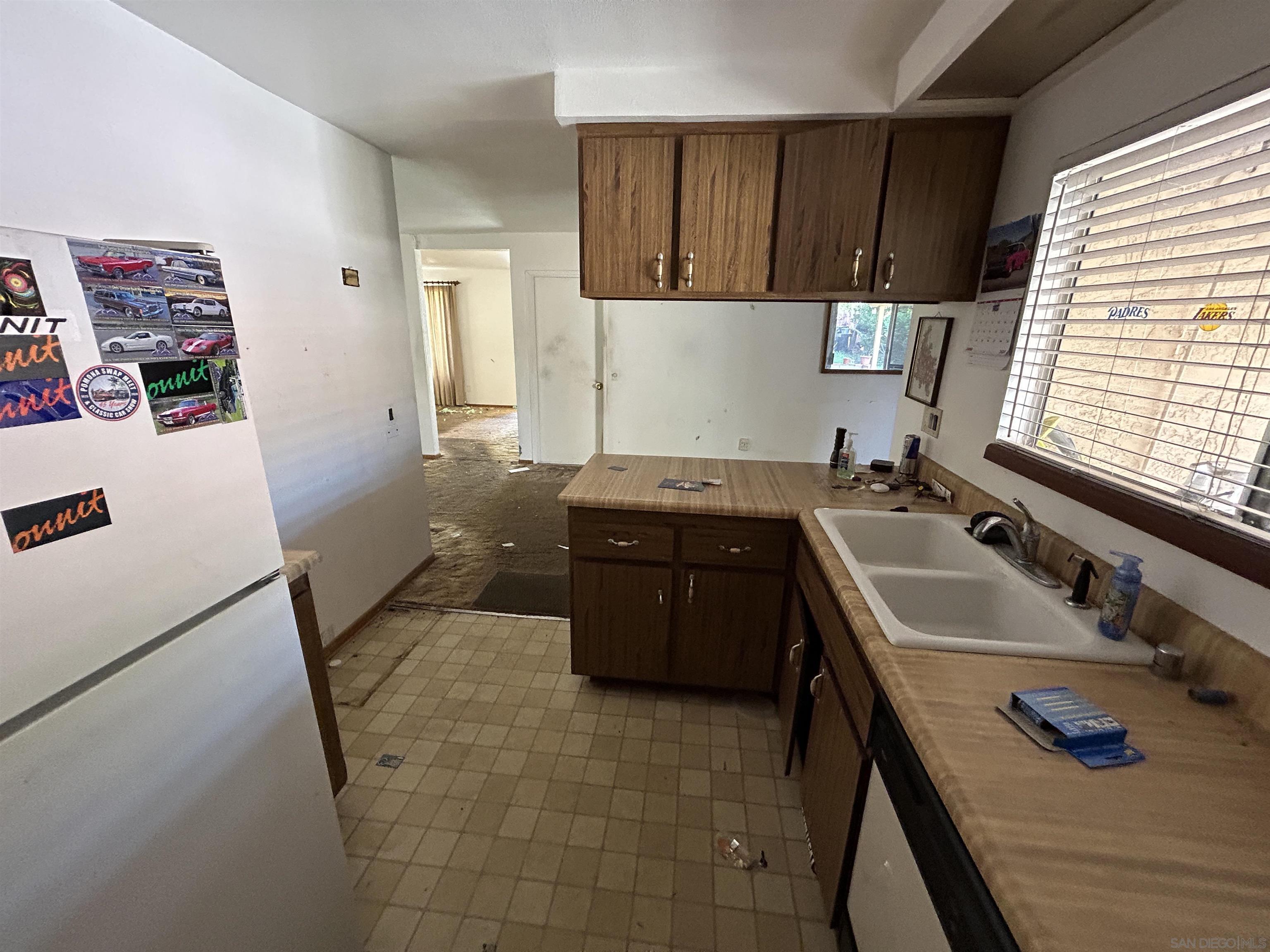 Detail Gallery Image 7 of 19 For 3164  Carr Dr, Oceanside,  CA 92056 - 3 Beds | 2 Baths