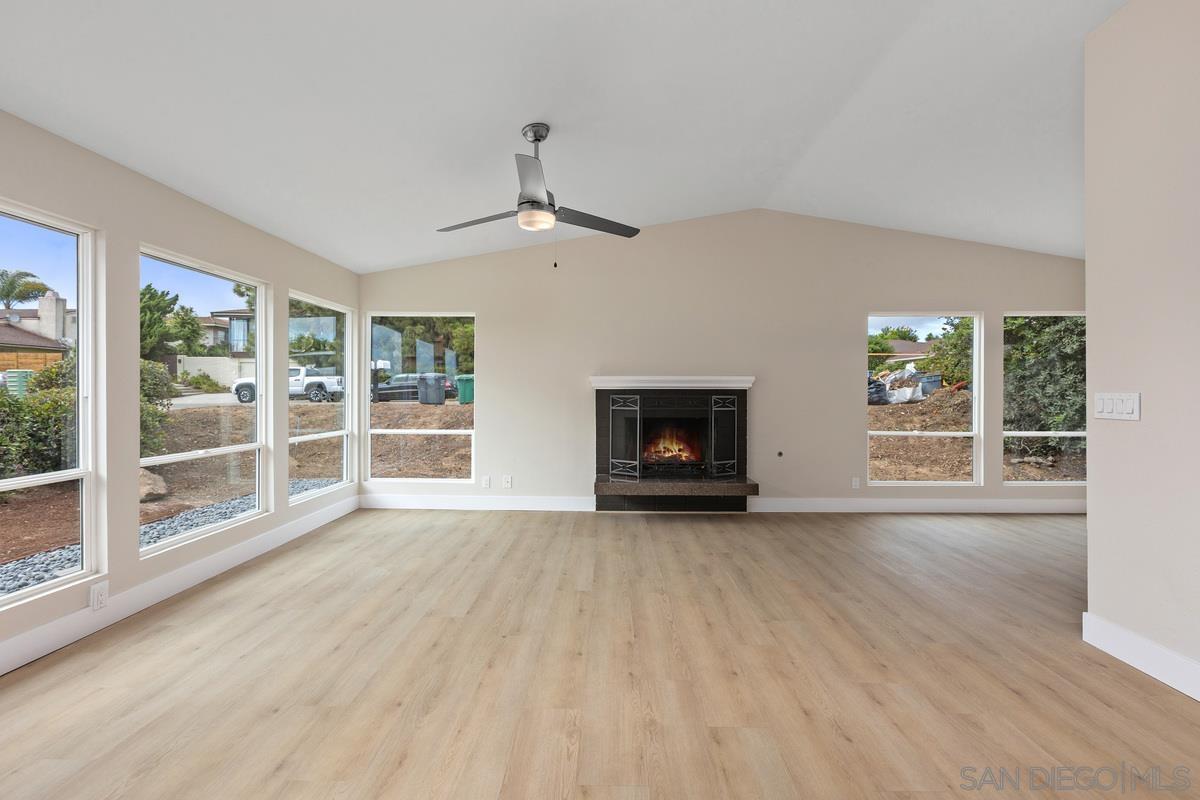 Detail Gallery Image 12 of 35 For 2425  Levante  a, Carlsbad,  CA 92009 - 3 Beds | 2 Baths