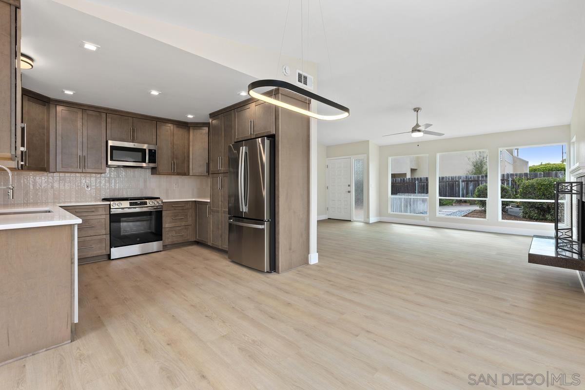 Detail Gallery Image 14 of 35 For 2425  Levante  a, Carlsbad,  CA 92009 - 3 Beds | 2 Baths