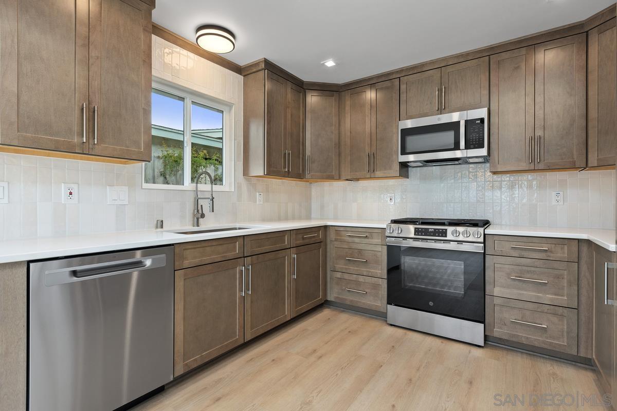 Detail Gallery Image 17 of 35 For 2425  Levante  a, Carlsbad,  CA 92009 - 3 Beds | 2 Baths