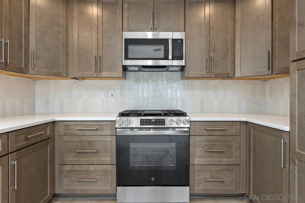 Detail Gallery Image 18 of 35 For 2425  Levante  a, Carlsbad,  CA 92009 - 3 Beds | 2 Baths