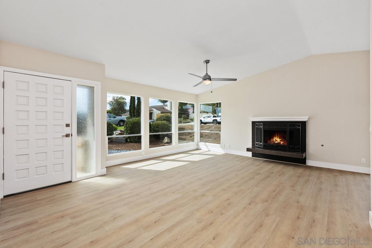 Detail Gallery Image 8 of 35 For 2425  Levante  a, Carlsbad,  CA 92009 - 3 Beds | 2 Baths