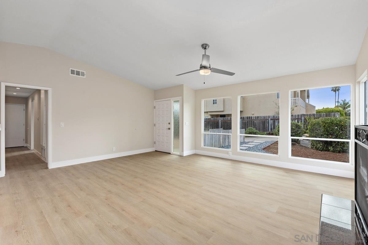 Detail Gallery Image 10 of 35 For 2425  Levante  a, Carlsbad,  CA 92009 - 3 Beds | 2 Baths