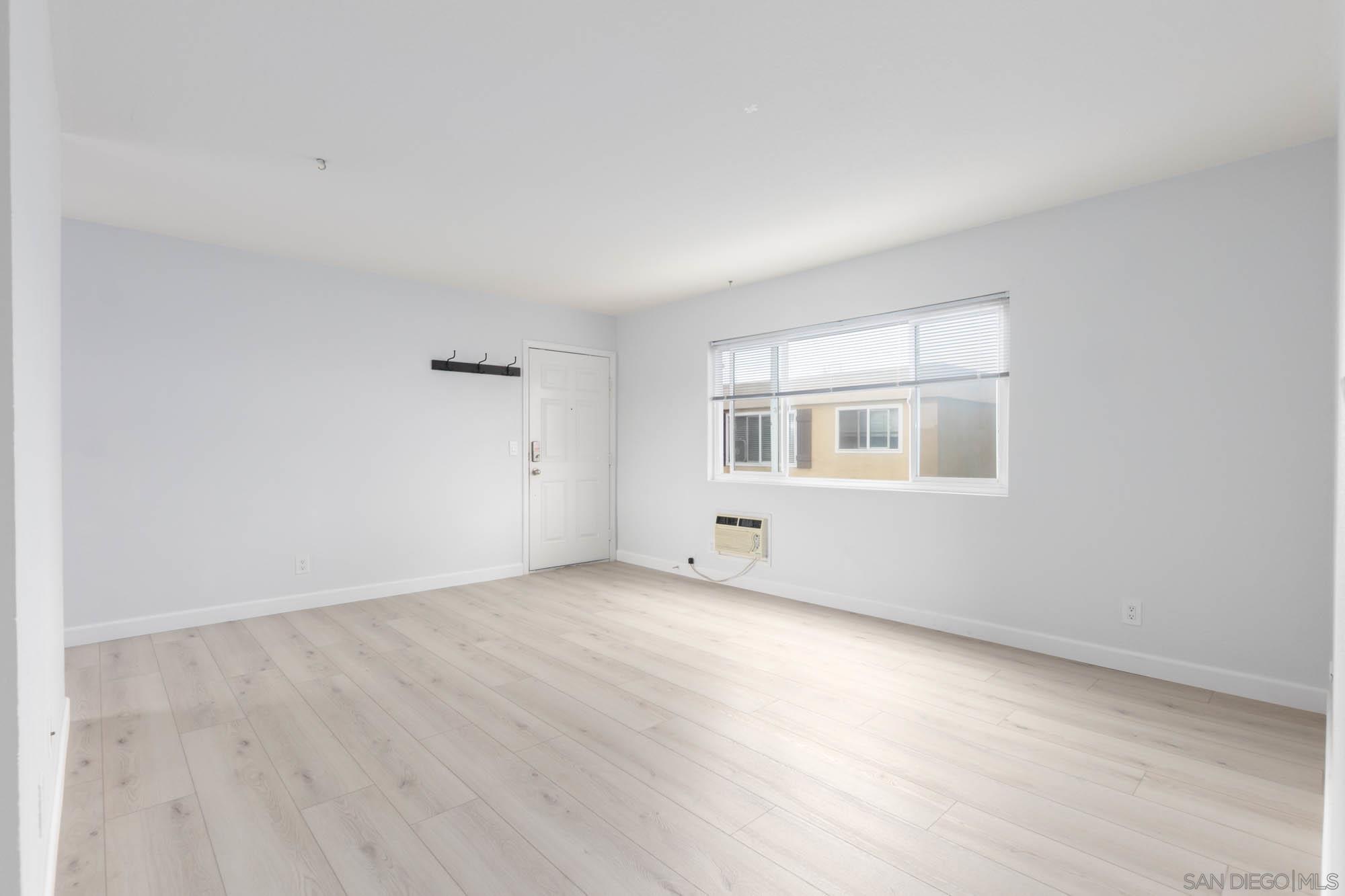 Detail Gallery Image 3 of 21 For 6750  Beadnell Way  #39,  San Diego,  CA 92117 - 2 Beds | 2 Baths