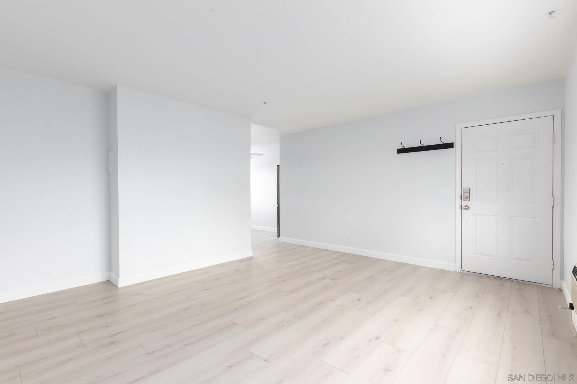 Detail Gallery Image 4 of 21 For 6750  Beadnell Way  #39,  San Diego,  CA 92117 - 2 Beds | 2 Baths