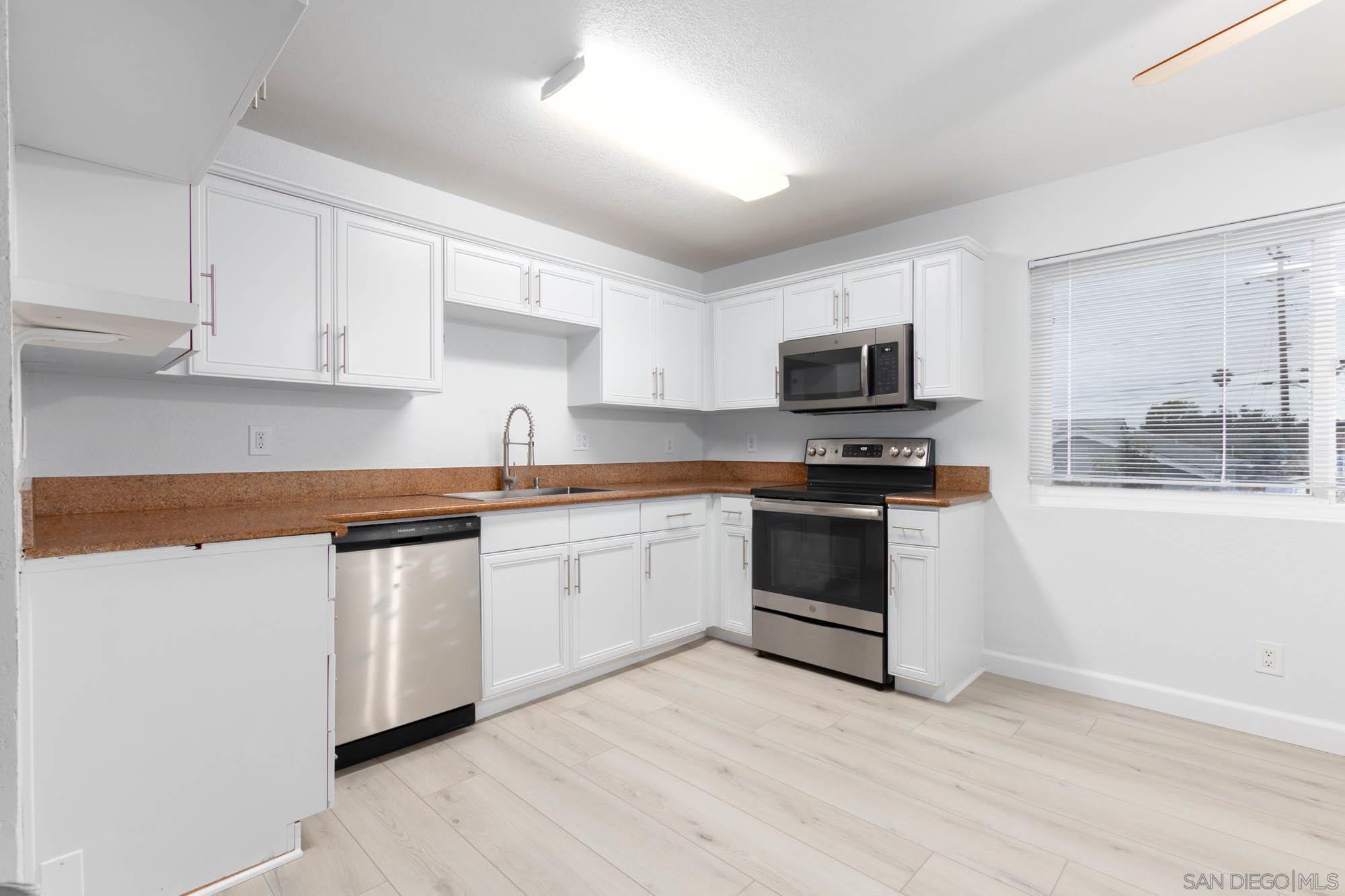 Detail Gallery Image 6 of 21 For 6750  Beadnell Way  #39,  San Diego,  CA 92117 - 2 Beds | 2 Baths