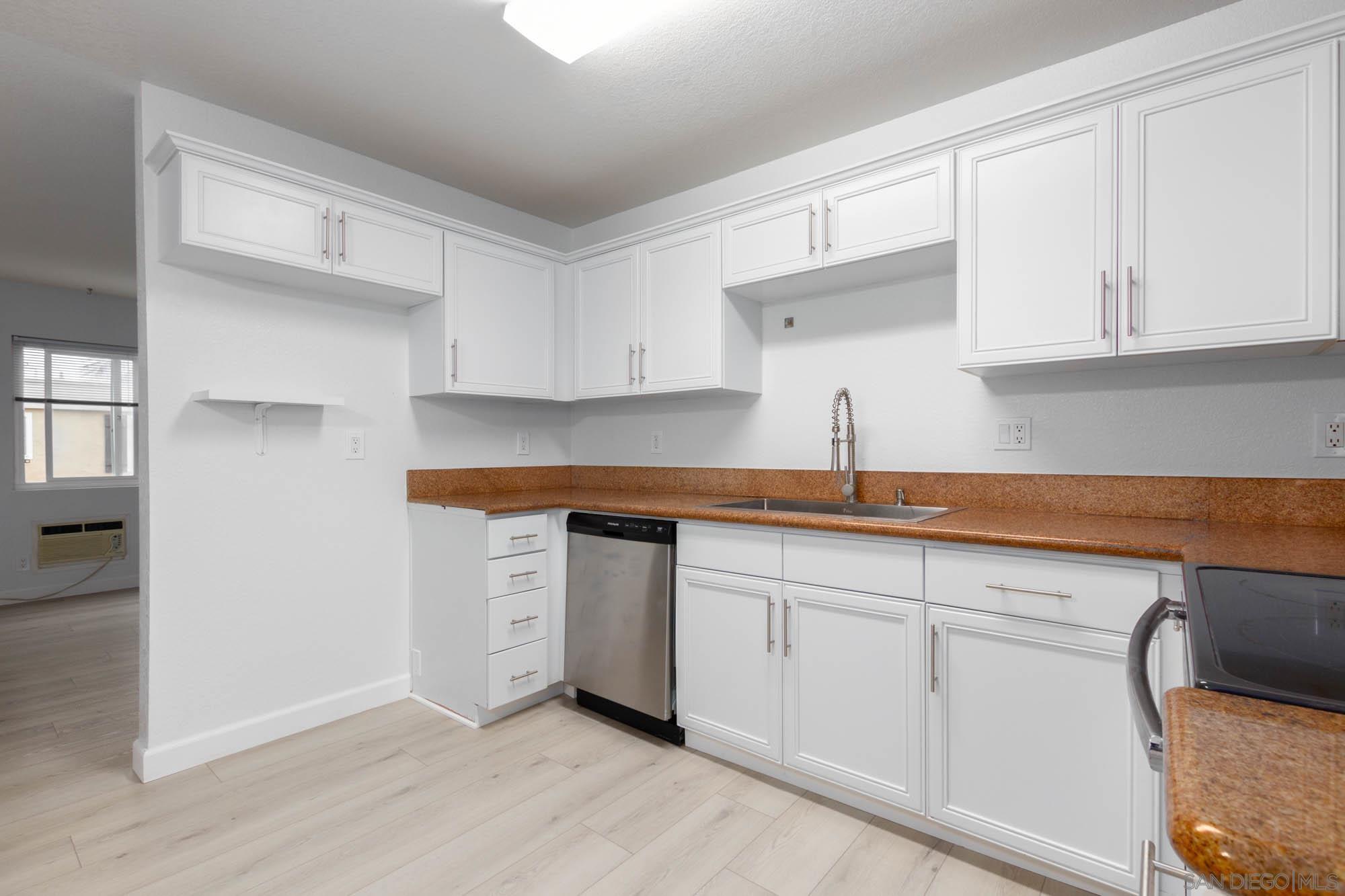 Detail Gallery Image 7 of 21 For 6750  Beadnell Way  #39,  San Diego,  CA 92117 - 2 Beds | 2 Baths