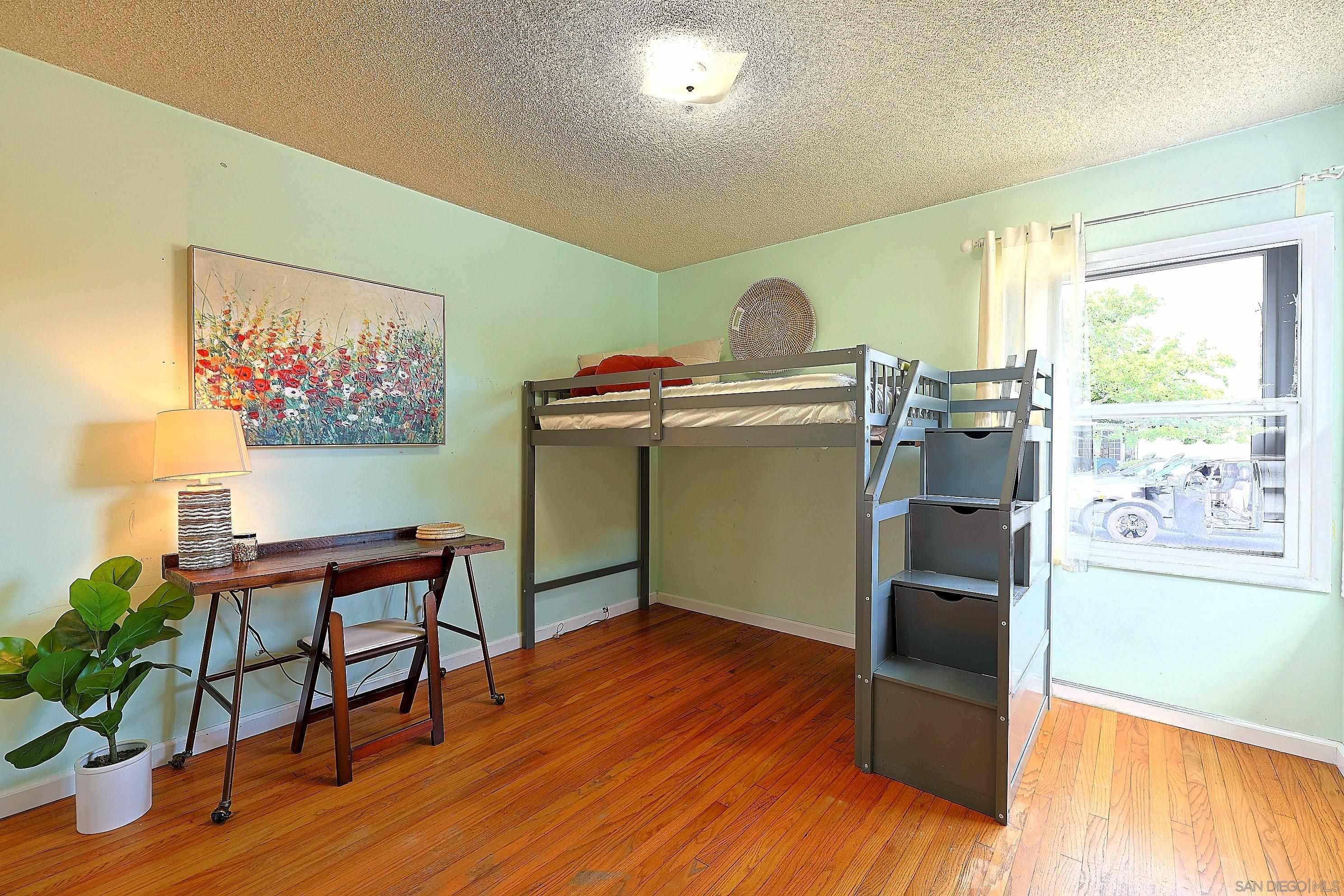 Detail Gallery Image 4 of 6 For 6809  Carthage, San Diego,  CA 92120 - 3 Beds | 2 Baths