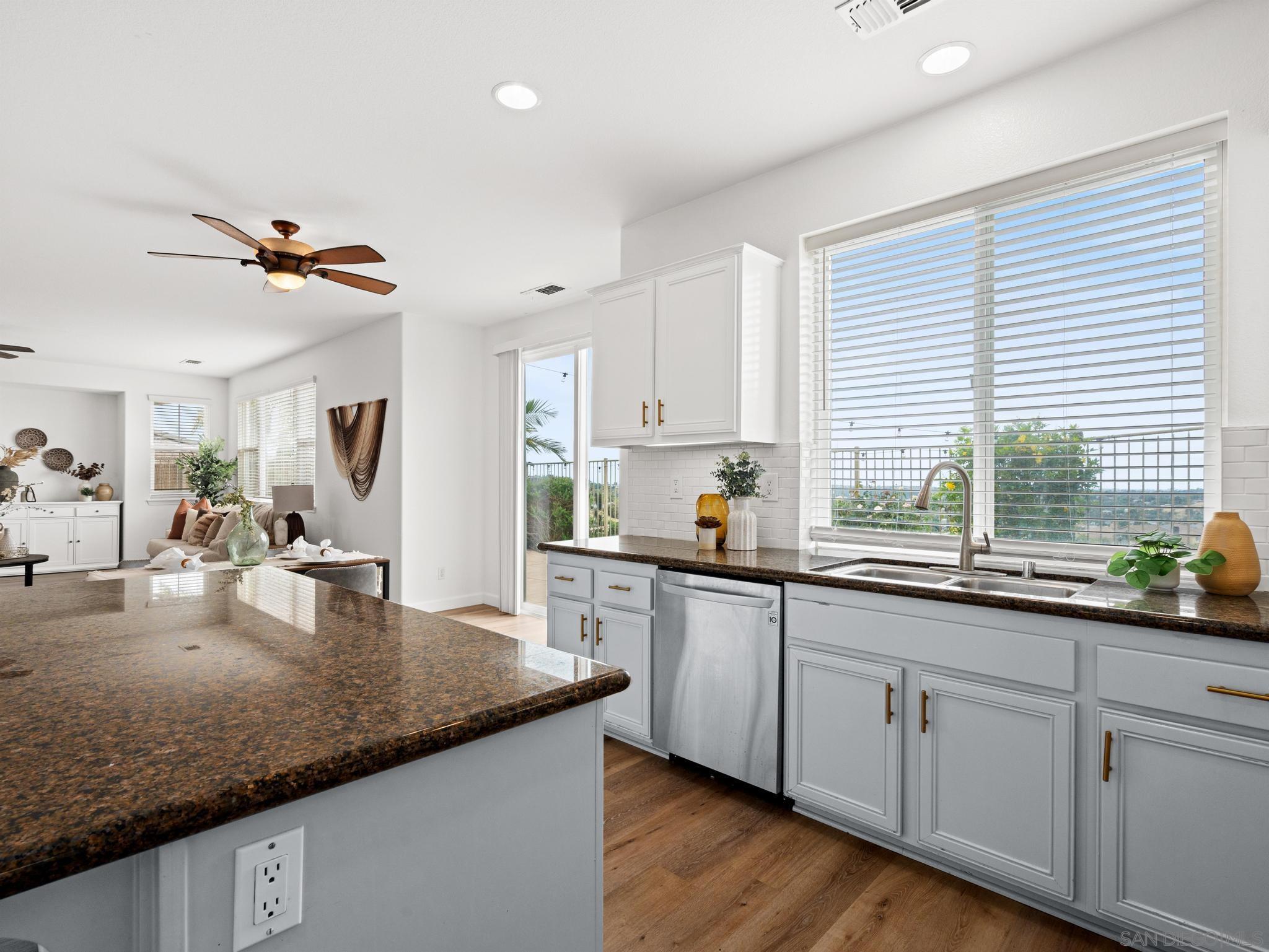 Detail Gallery Image 17 of 69 For 1574  Loma Alta, San Marcos,  CA 92069 - 5 Beds | 2/1 Baths